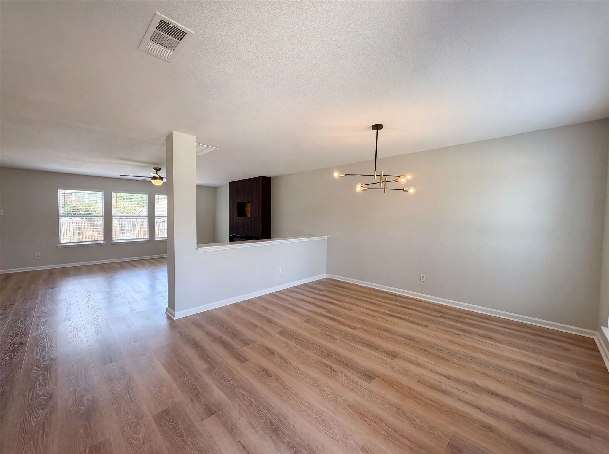 Single Family Residence For Sale in Tarrant County , 3605 Lazy River Ranch Road, Fort Worth, Texas 76262, 3 Bedroom, 3 Bathroom, 2 Garage spaces, 2,073 Sqft, built in 2005, mls#21331637, Real Estate Agent in Fort Worth, Homes For Sale in Tarrant county, Homes For Sale in Fort Worth, Realtor in Fort Worth Texas, Real Estate Brokerage Independent Realty Texas, Luminita Cordes Realtor