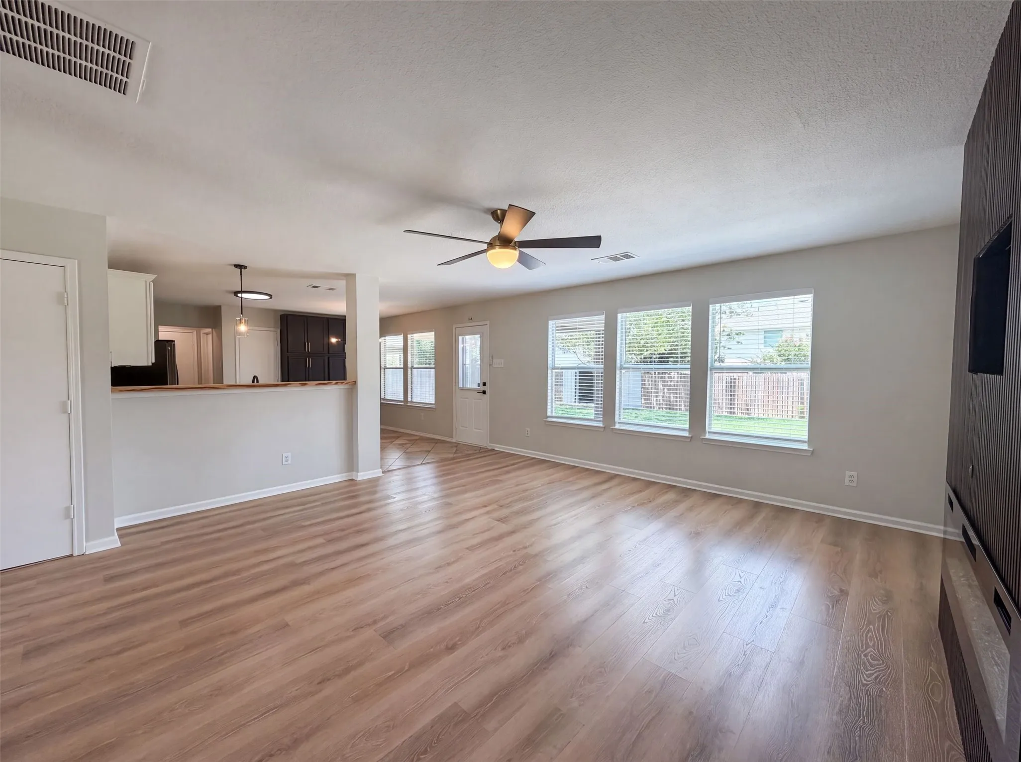 Single Family Residence For Sale in Tarrant County , 3605 Lazy River Ranch Road, Fort Worth, Texas 76262, 3 Bedroom, 3 Bathroom, 2 Garage spaces, 2,073 Sqft, built in 2005, mls#21331637, Real Estate Agent in Fort Worth, Homes For Sale in Tarrant county, Homes For Sale in Fort Worth, Realtor in Fort Worth Texas, Real Estate Brokerage Independent Realty Texas, Luminita Cordes Realtor