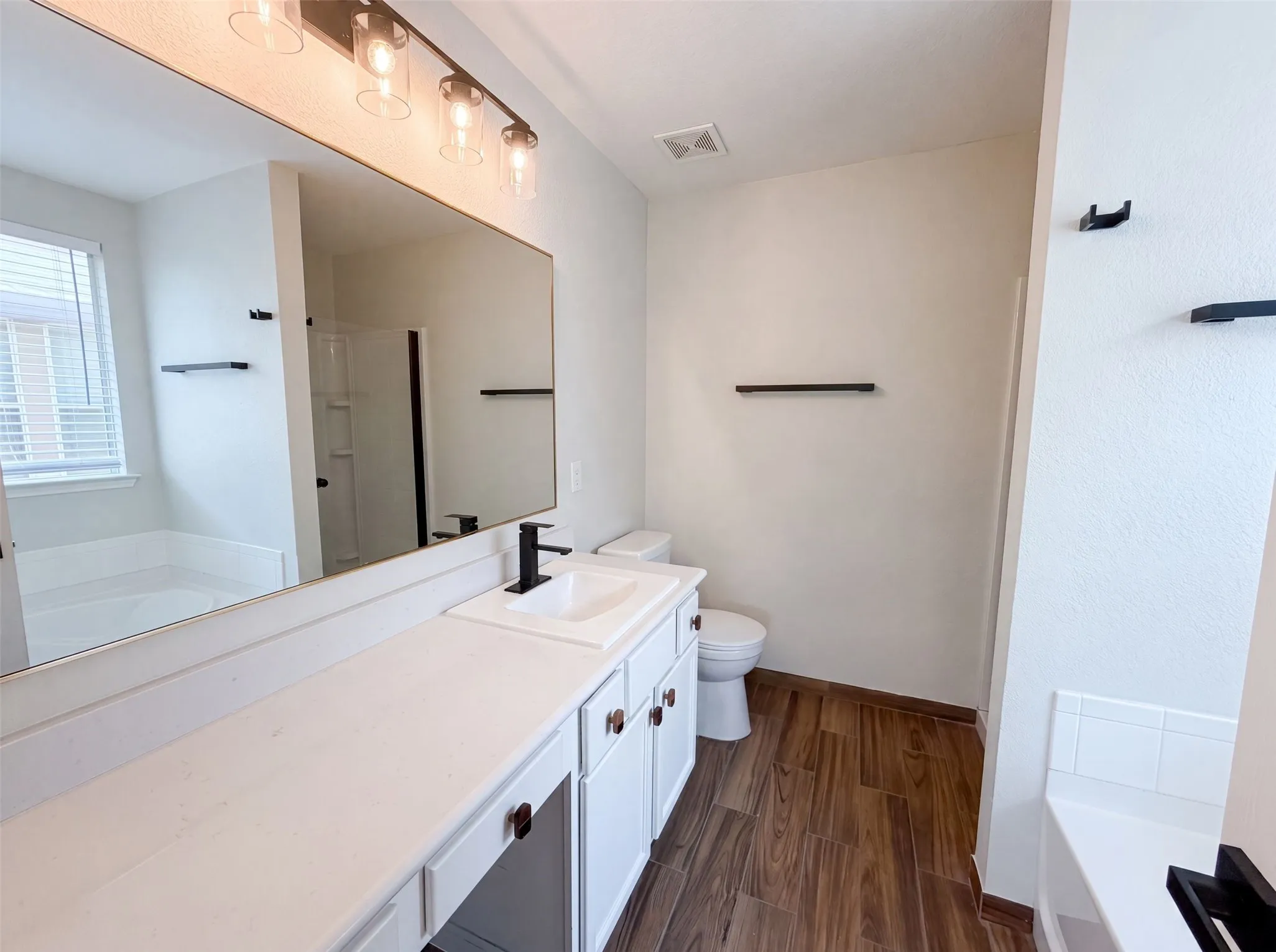 Single Family Residence For Sale in Tarrant County , 3605 Lazy River Ranch Road, Fort Worth, Texas 76262, 3 Bedroom, 3 Bathroom, 2 Garage spaces, 2,073 Sqft, built in 2005, mls#21331637, Real Estate Agent in Fort Worth, Homes For Sale in Tarrant county, Homes For Sale in Fort Worth, Realtor in Fort Worth Texas, Real Estate Brokerage Independent Realty Texas, Luminita Cordes Realtor