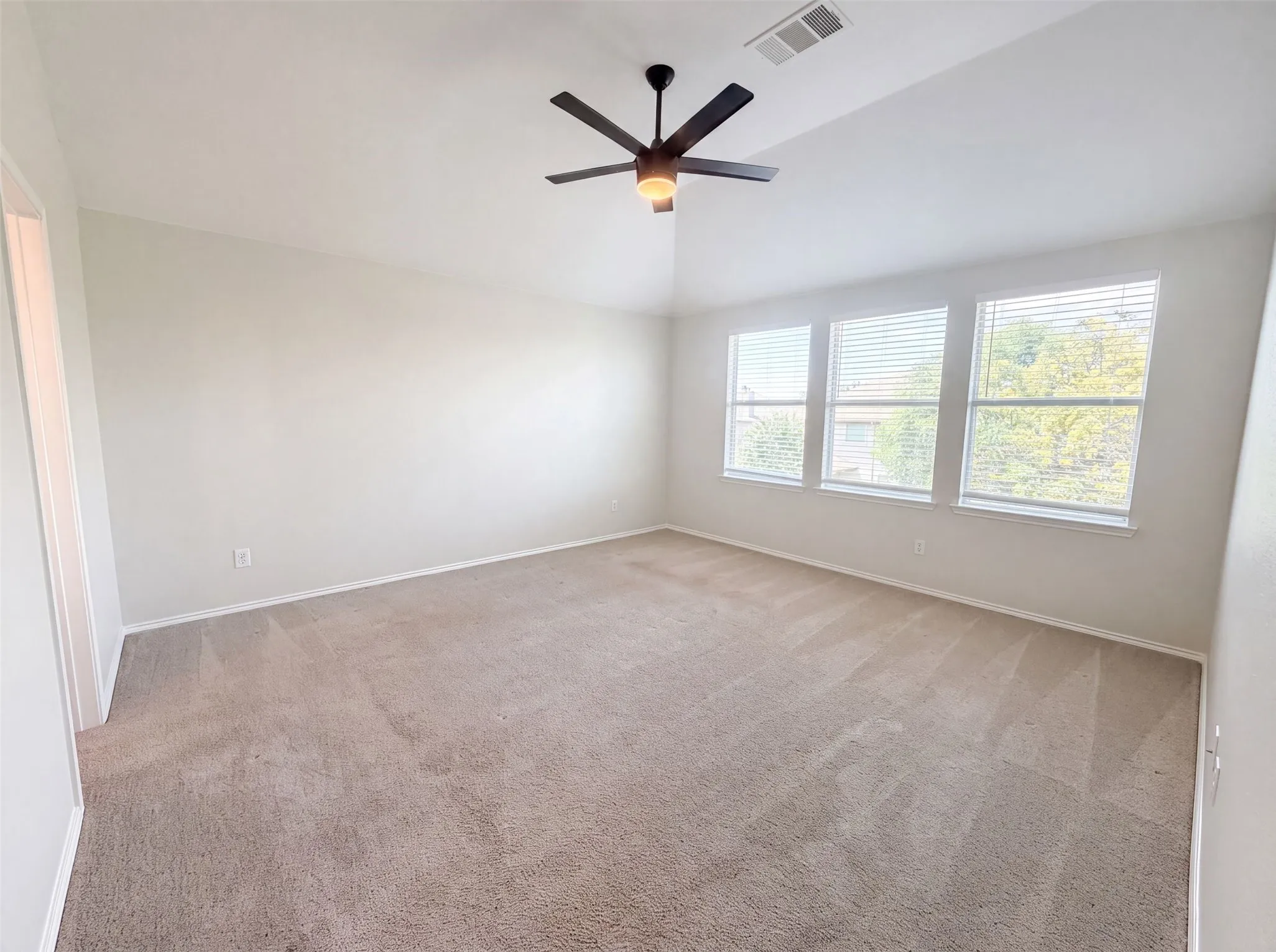 Single Family Residence For Sale in Tarrant County , 3605 Lazy River Ranch Road, Fort Worth, Texas 76262, 3 Bedroom, 3 Bathroom, 2 Garage spaces, 2,073 Sqft, built in 2005, mls#21331637, Real Estate Agent in Fort Worth, Homes For Sale in Tarrant county, Homes For Sale in Fort Worth, Realtor in Fort Worth Texas, Real Estate Brokerage Independent Realty Texas, Luminita Cordes Realtor