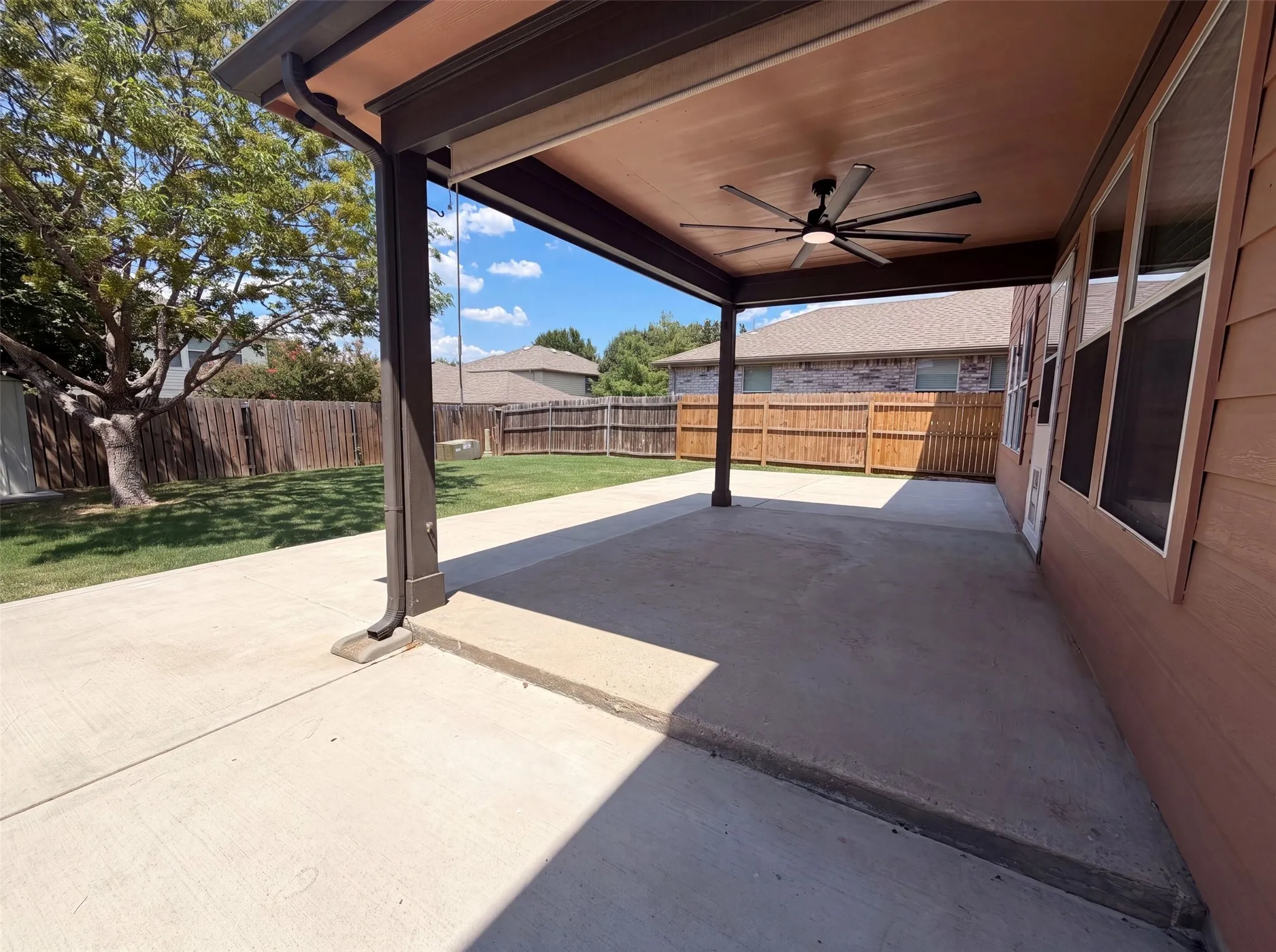 Single Family Residence For Sale in Tarrant County , 3605 Lazy River Ranch Road, Fort Worth, Texas 76262, 3 Bedroom, 3 Bathroom, 2 Garage spaces, 2,073 Sqft, built in 2005, mls#21331637, Real Estate Agent in Fort Worth, Homes For Sale in Tarrant county, Homes For Sale in Fort Worth, Realtor in Fort Worth Texas, Real Estate Brokerage Independent Realty Texas, Luminita Cordes Realtor