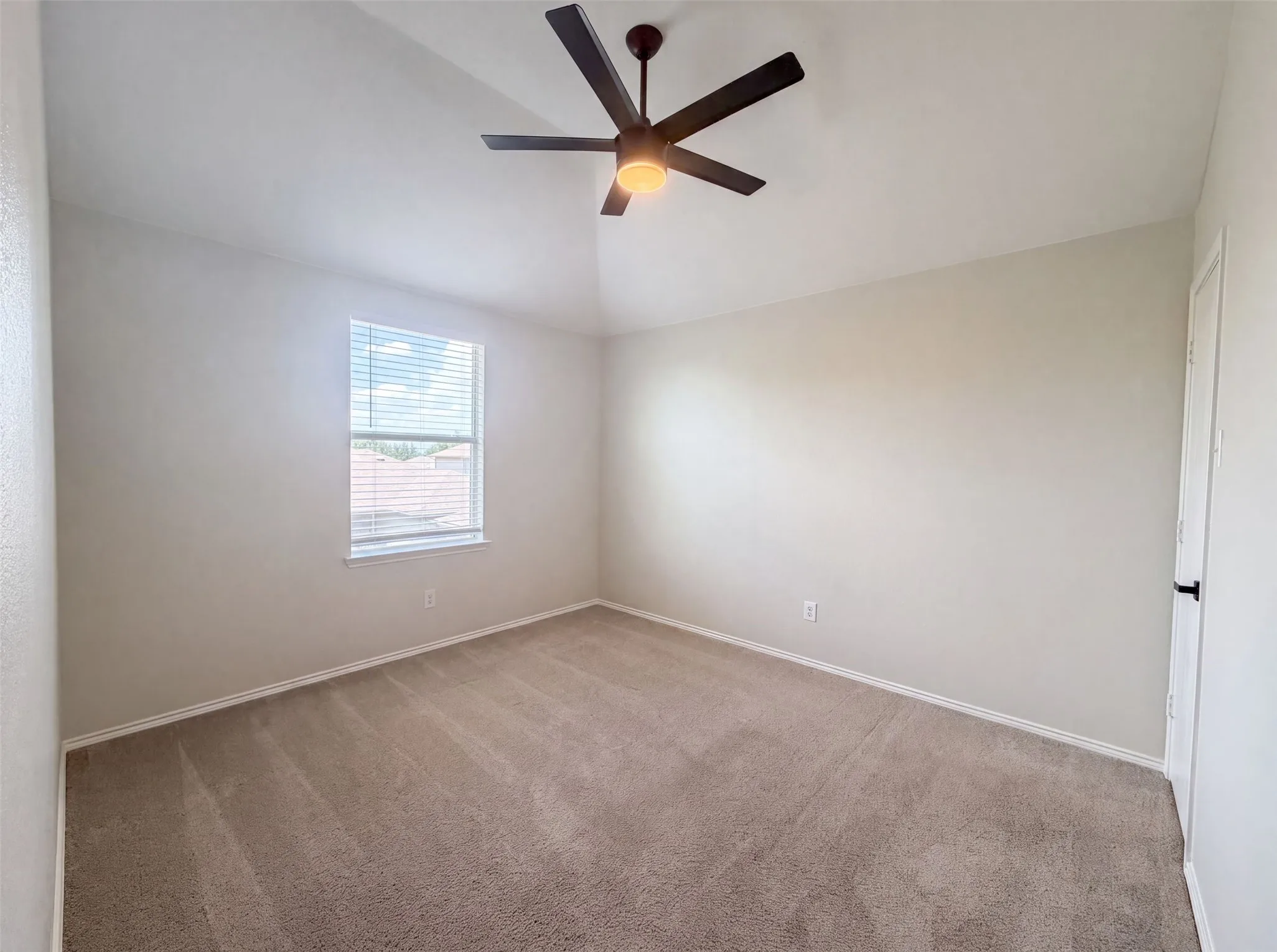 Single Family Residence For Sale in Tarrant County , 3605 Lazy River Ranch Road, Fort Worth, Texas 76262, 3 Bedroom, 3 Bathroom, 2 Garage spaces, 2,073 Sqft, built in 2005, mls#21331637, Real Estate Agent in Fort Worth, Homes For Sale in Tarrant county, Homes For Sale in Fort Worth, Realtor in Fort Worth Texas, Real Estate Brokerage Independent Realty Texas, Luminita Cordes Realtor