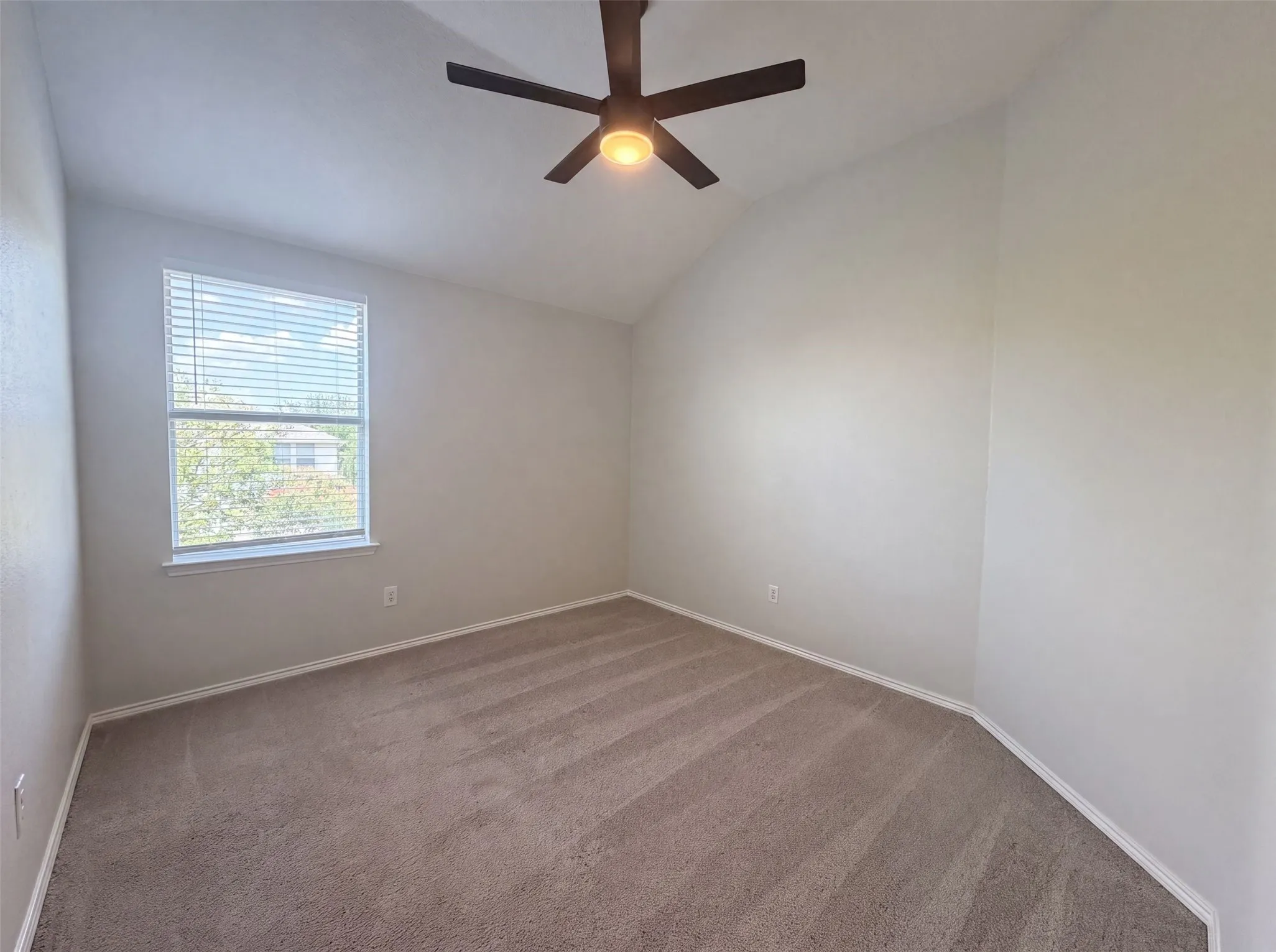 Single Family Residence For Sale in Tarrant County , 3605 Lazy River Ranch Road, Fort Worth, Texas 76262, 3 Bedroom, 3 Bathroom, 2 Garage spaces, 2,073 Sqft, built in 2005, mls#21331637, Real Estate Agent in Fort Worth, Homes For Sale in Tarrant county, Homes For Sale in Fort Worth, Realtor in Fort Worth Texas, Real Estate Brokerage Independent Realty Texas, Luminita Cordes Realtor