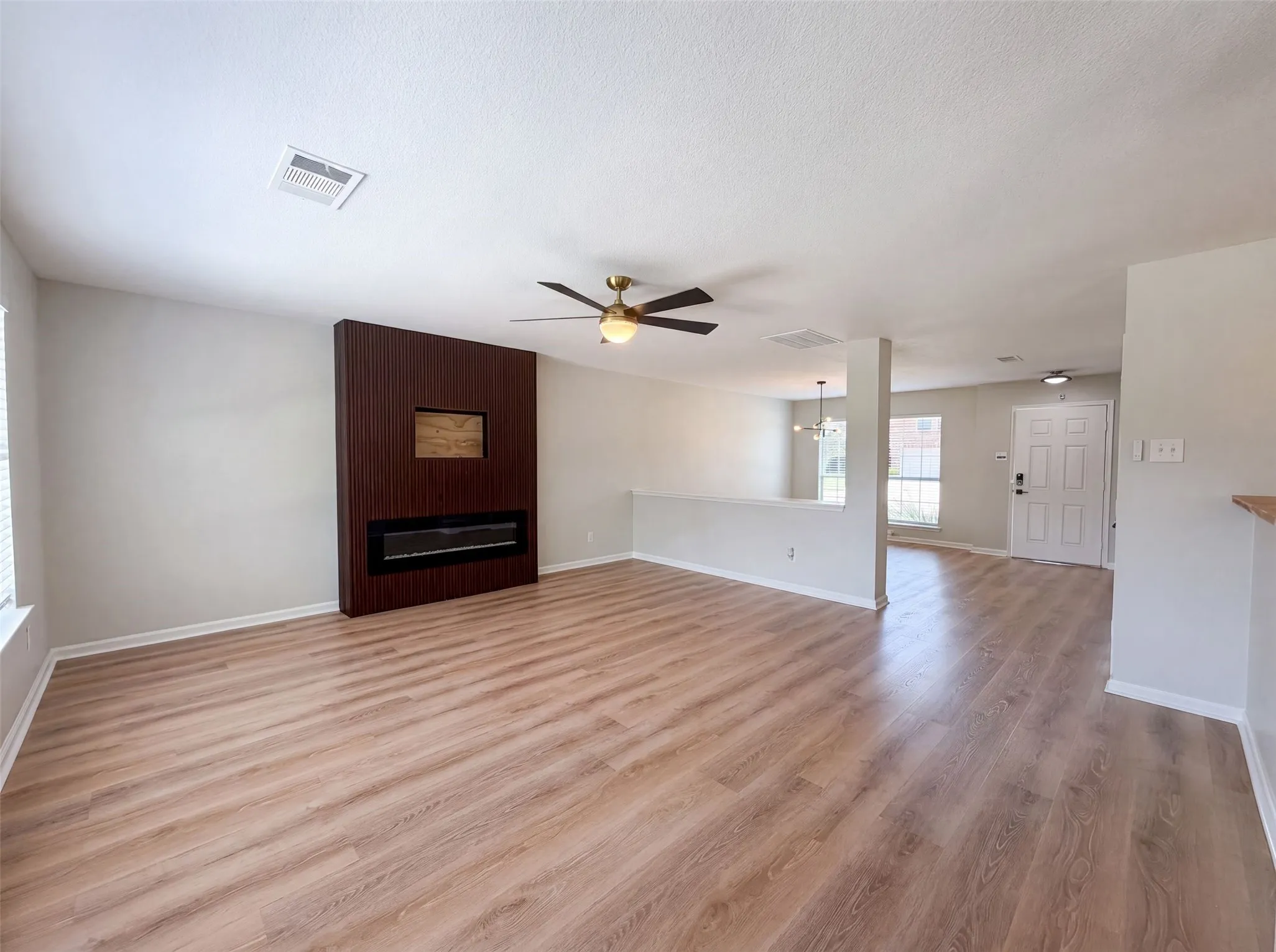 Single Family Residence For Sale in Tarrant County , 3605 Lazy River Ranch Road, Fort Worth, Texas 76262, 3 Bedroom, 3 Bathroom, 2 Garage spaces, 2,073 Sqft, built in 2005, mls#21331637, Real Estate Agent in Fort Worth, Homes For Sale in Tarrant county, Homes For Sale in Fort Worth, Realtor in Fort Worth Texas, Real Estate Brokerage Independent Realty Texas, Luminita Cordes Realtor