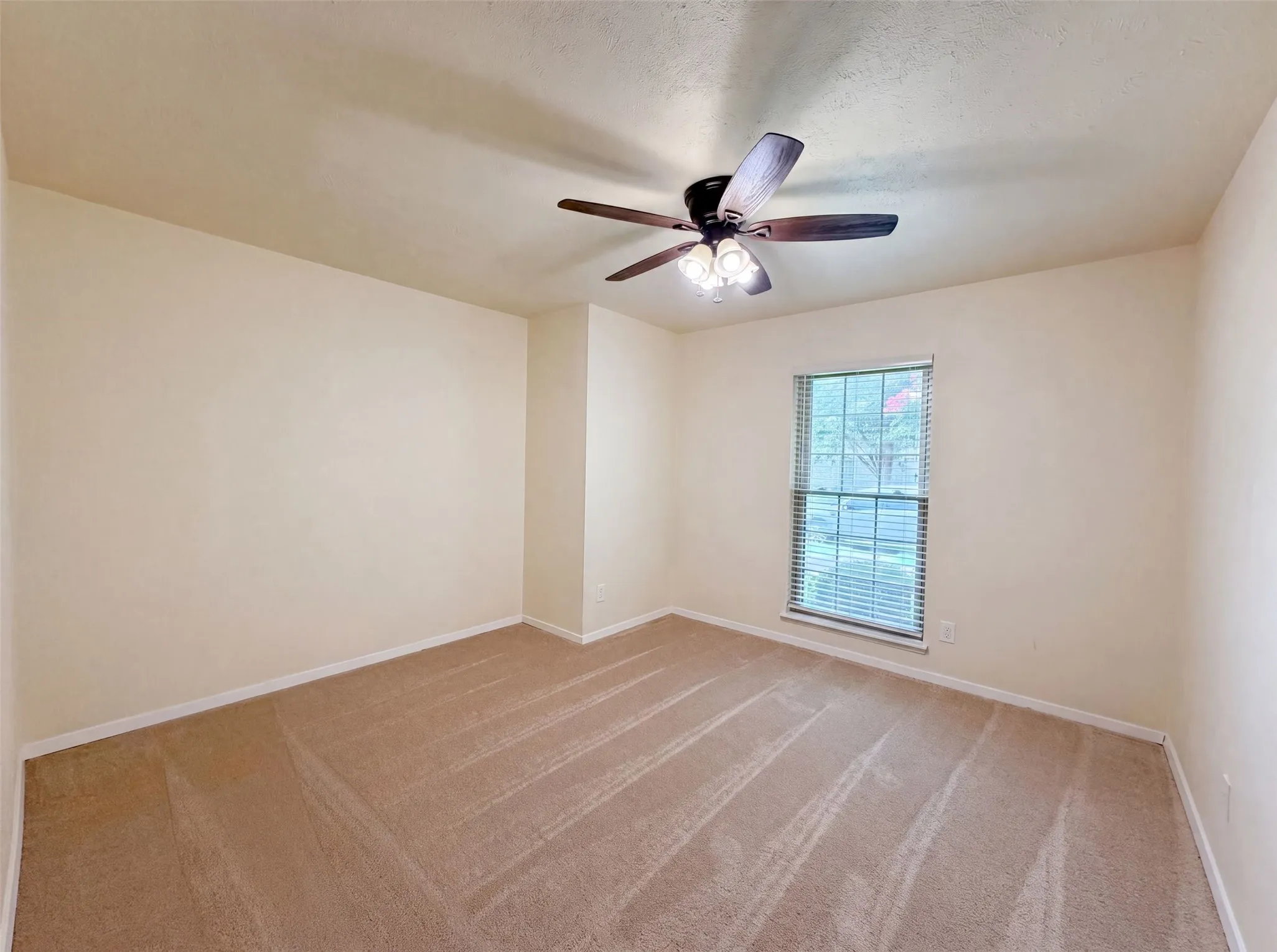 Single Family Residence For Sale in Dallas County , 530 Shadowcrest Lane, Coppell, Texas 75019, 3 Bedroom, 2 Bathroom, 2 Garage spaces, 2,047 Sqft, built in 1979, mls#21331639, Real Estate Agent in Coppell, Homes For Sale in Dallas county, Homes For Sale in Coppell, Realtor in Coppell Texas, Real Estate Brokerage Independent Realty Texas, Luminita Cordes Realtor