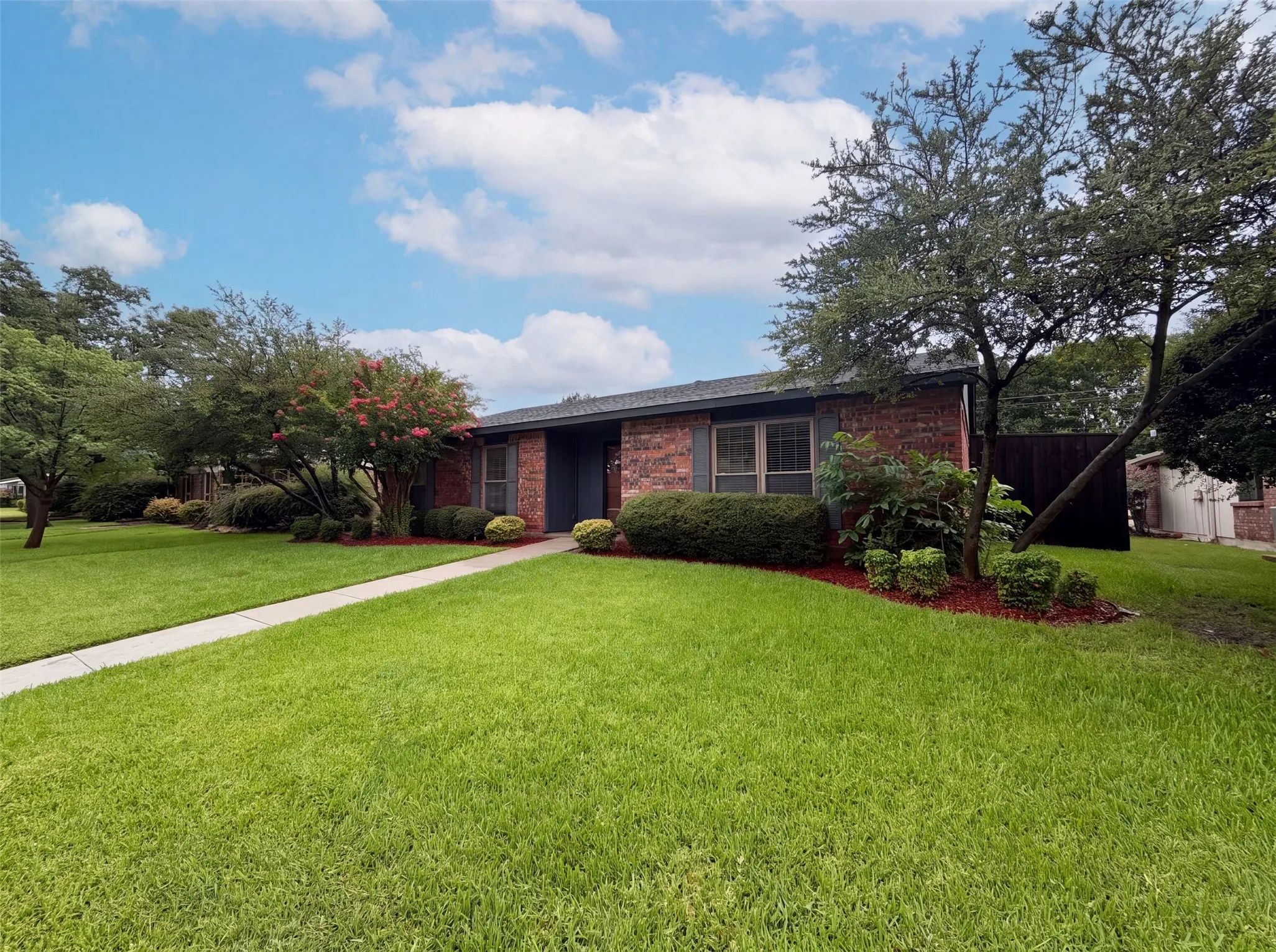 Single Family Residence For Sale in Dallas County , 530 Shadowcrest Lane, Coppell, Texas 75019, 3 Bedroom, 2 Bathroom, 2 Garage spaces, 2,047 Sqft, built in 1979, mls#21331639, Real Estate Agent in Coppell, Homes For Sale in Dallas county, Homes For Sale in Coppell, Realtor in Coppell Texas, Real Estate Brokerage Independent Realty Texas, Luminita Cordes Realtor