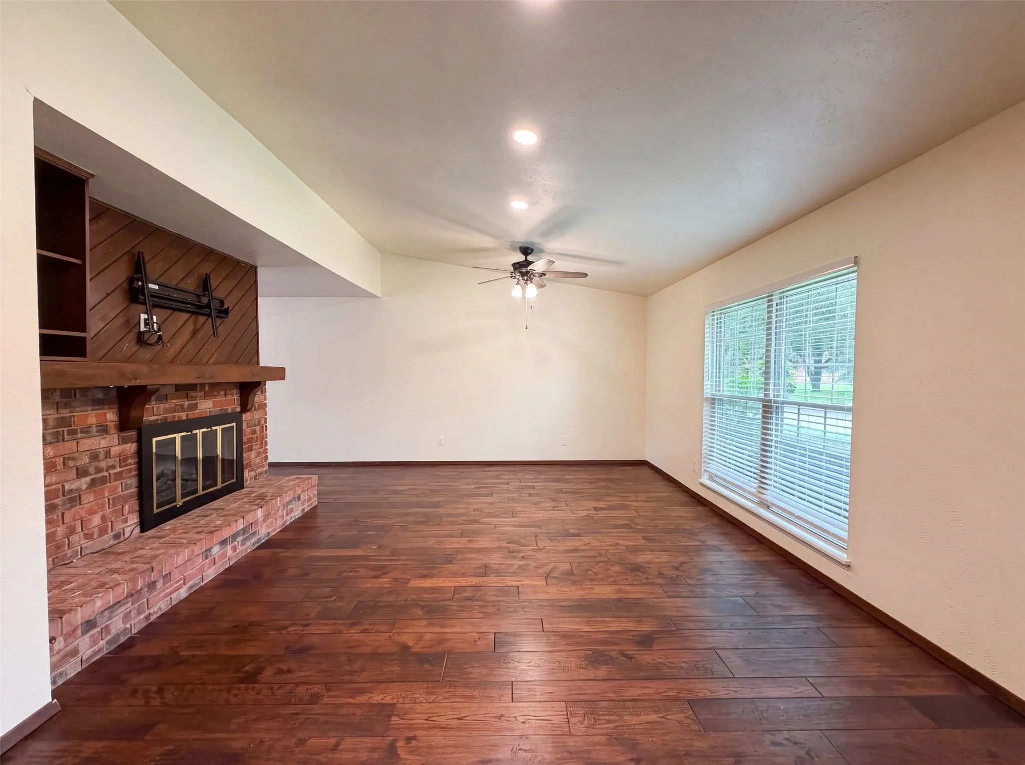 Single Family Residence For Sale in Dallas County , 530 Shadowcrest Lane, Coppell, Texas 75019, 3 Bedroom, 2 Bathroom, 2 Garage spaces, 2,047 Sqft, built in 1979, mls#21331639, Real Estate Agent in Coppell, Homes For Sale in Dallas county, Homes For Sale in Coppell, Realtor in Coppell Texas, Real Estate Brokerage Independent Realty Texas, Luminita Cordes Realtor