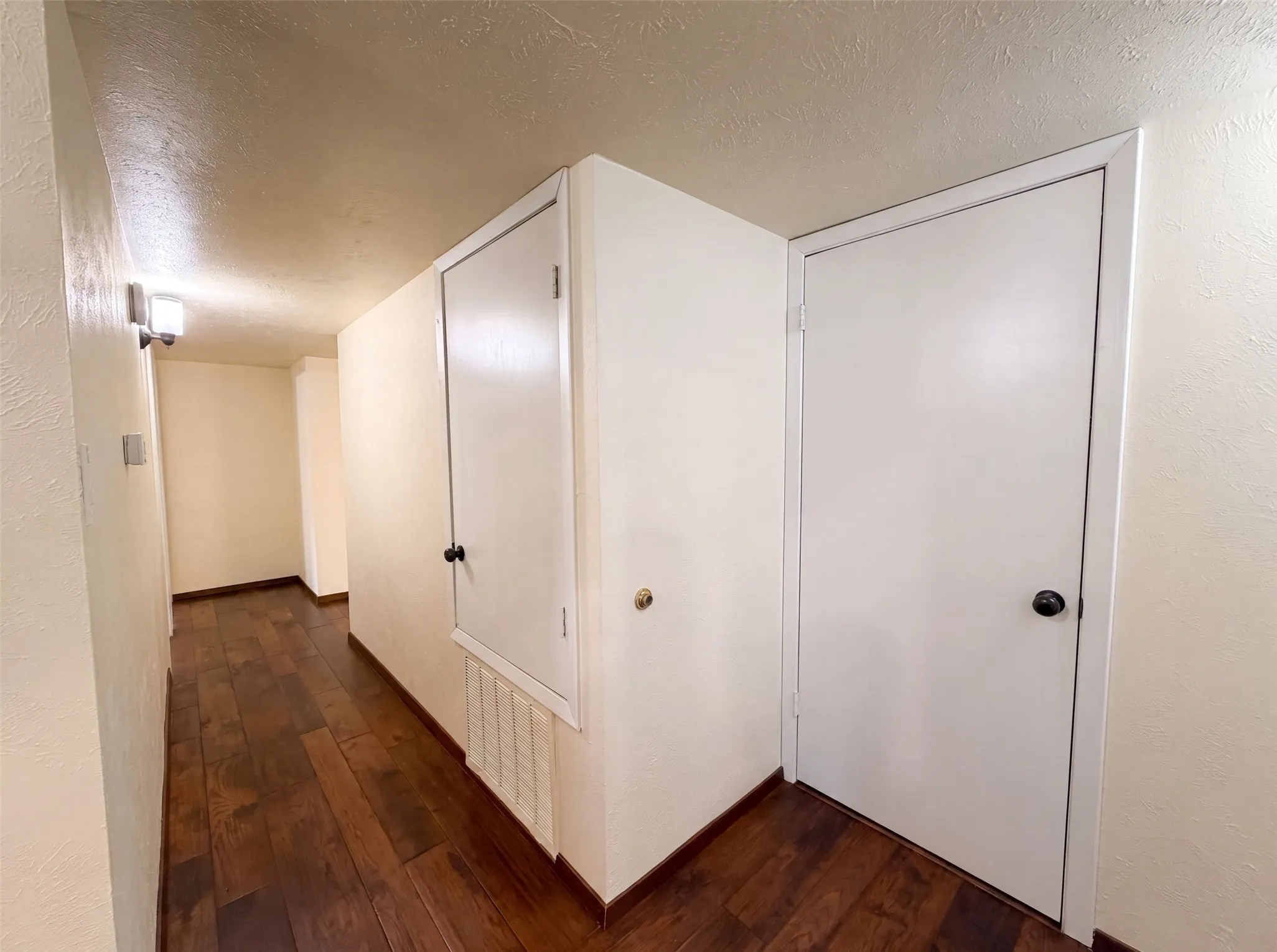 Single Family Residence For Sale in Dallas County , 530 Shadowcrest Lane, Coppell, Texas 75019, 3 Bedroom, 2 Bathroom, 2 Garage spaces, 2,047 Sqft, built in 1979, mls#21331639, Real Estate Agent in Coppell, Homes For Sale in Dallas county, Homes For Sale in Coppell, Realtor in Coppell Texas, Real Estate Brokerage Independent Realty Texas, Luminita Cordes Realtor