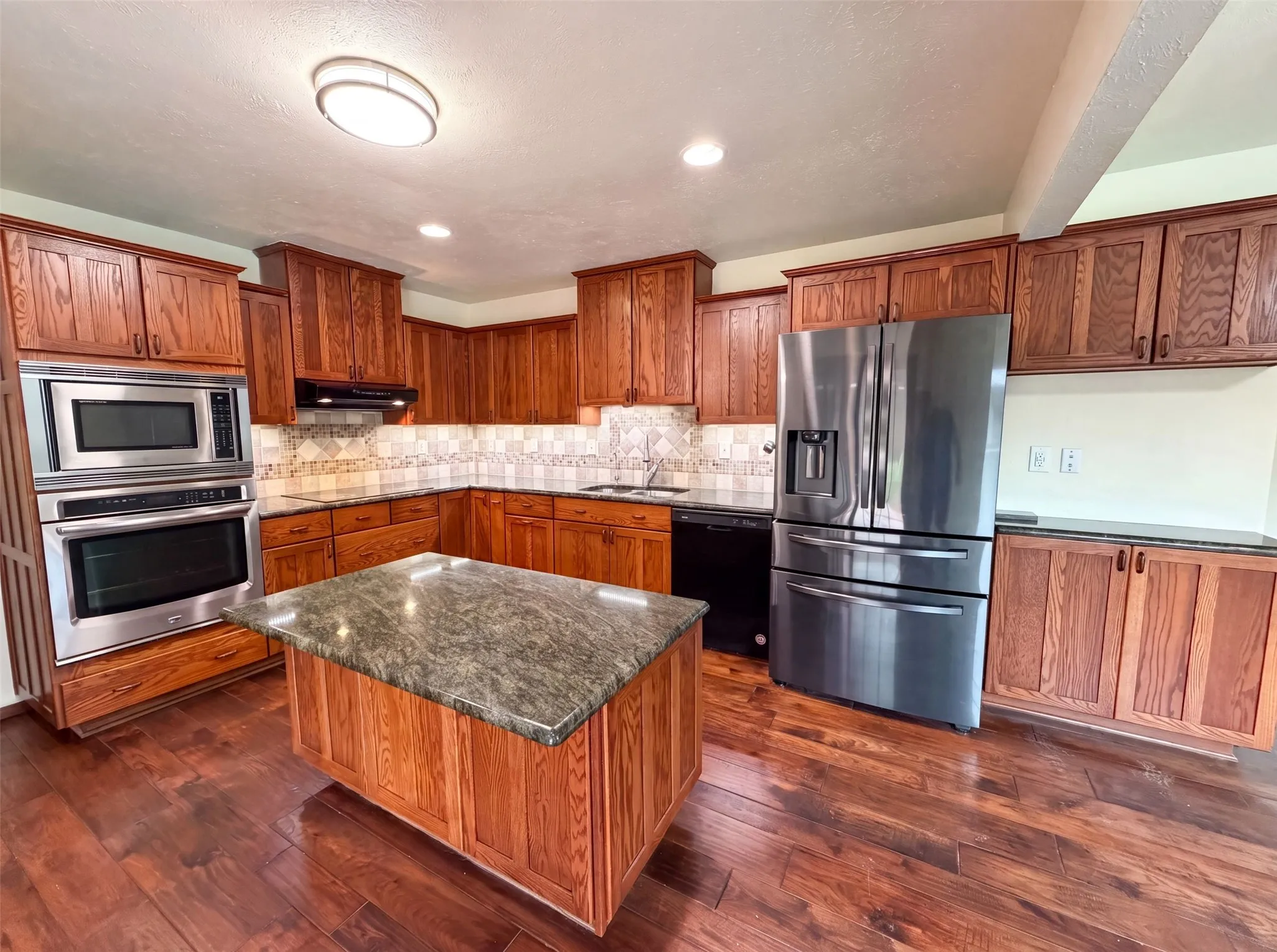 Single Family Residence For Sale in Dallas County , 530 Shadowcrest Lane, Coppell, Texas 75019, 3 Bedroom, 2 Bathroom, 2 Garage spaces, 2,047 Sqft, built in 1979, mls#21331639, Real Estate Agent in Coppell, Homes For Sale in Dallas county, Homes For Sale in Coppell, Realtor in Coppell Texas, Real Estate Brokerage Independent Realty Texas, Luminita Cordes Realtor