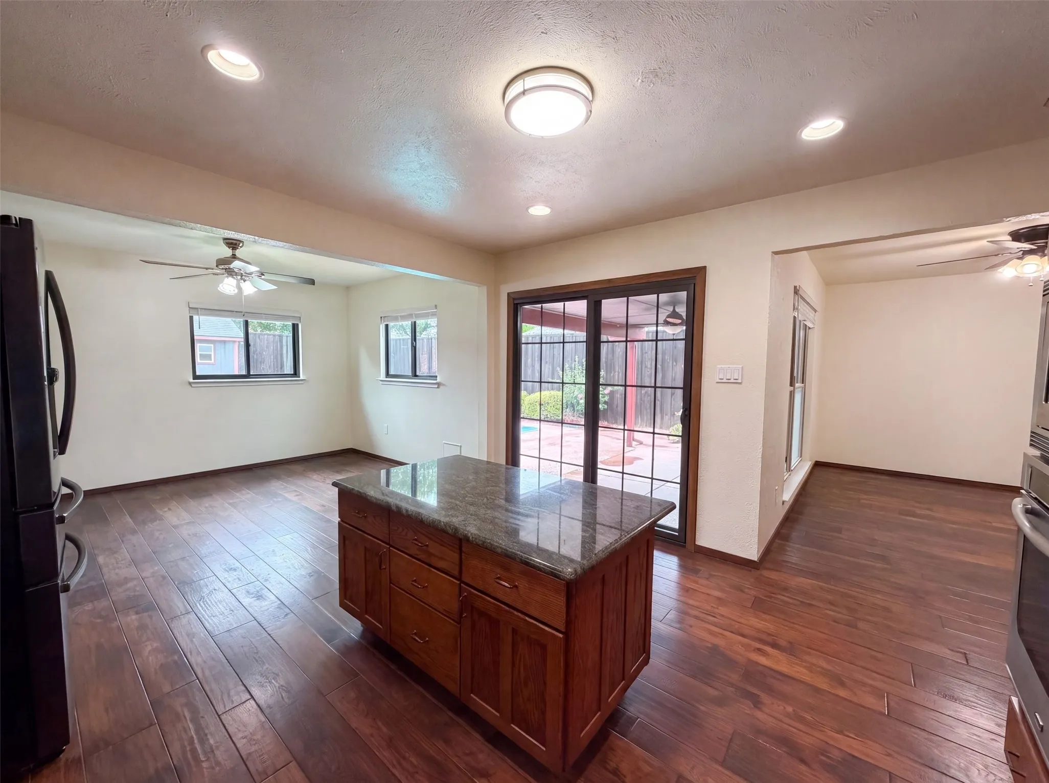 Single Family Residence For Sale in Dallas County , 530 Shadowcrest Lane, Coppell, Texas 75019, 3 Bedroom, 2 Bathroom, 2 Garage spaces, 2,047 Sqft, built in 1979, mls#21331639, Real Estate Agent in Coppell, Homes For Sale in Dallas county, Homes For Sale in Coppell, Realtor in Coppell Texas, Real Estate Brokerage Independent Realty Texas, Luminita Cordes Realtor
