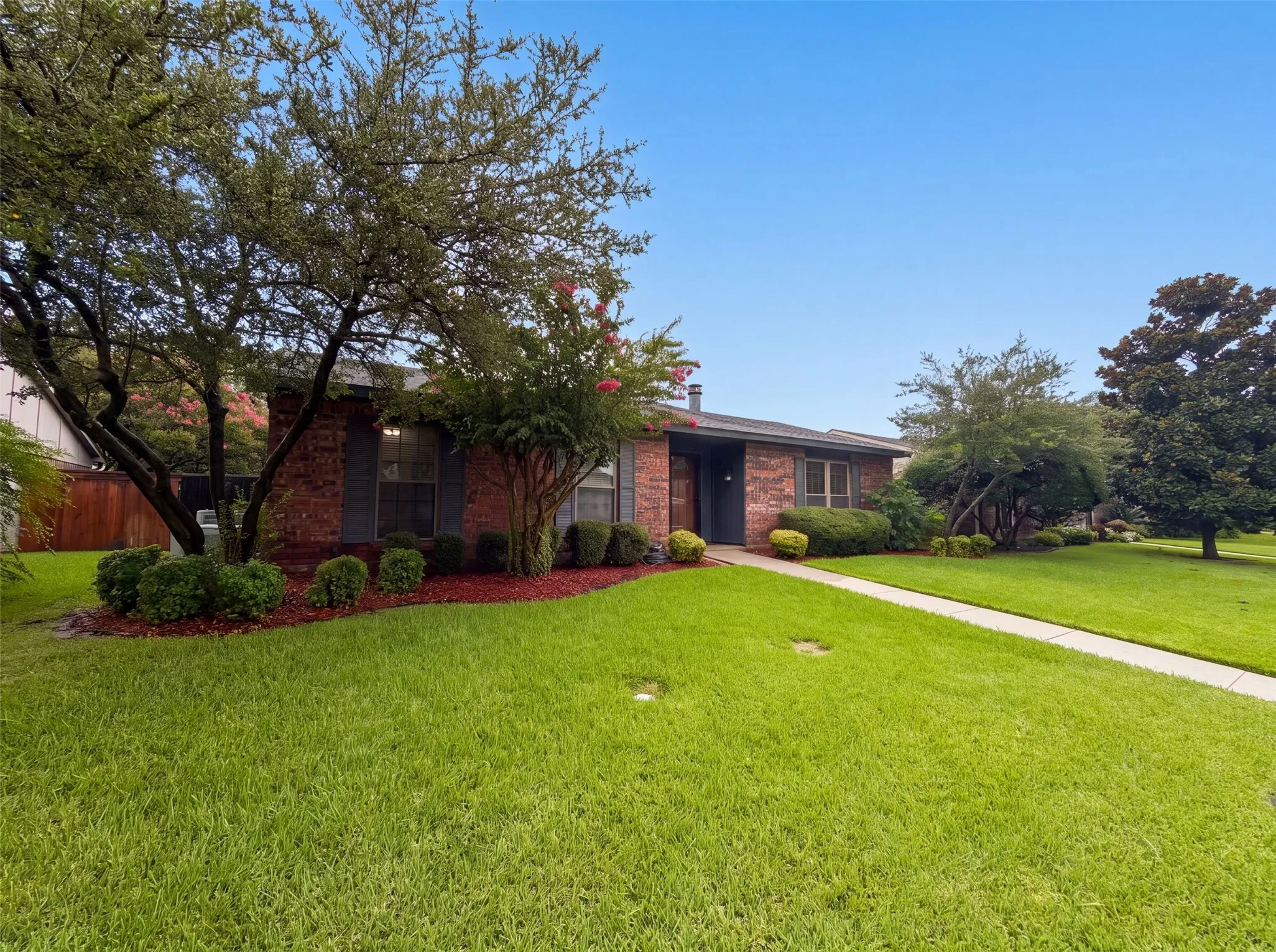 Single Family Residence For Sale in Dallas County , 530 Shadowcrest Lane, Coppell, Texas 75019, 3 Bedroom, 2 Bathroom, 2 Garage spaces, 2,047 Sqft, built in 1979, mls#21331639, Real Estate Agent in Coppell, Homes For Sale in Dallas county, Homes For Sale in Coppell, Realtor in Coppell Texas, Real Estate Brokerage Independent Realty Texas, Luminita Cordes Realtor