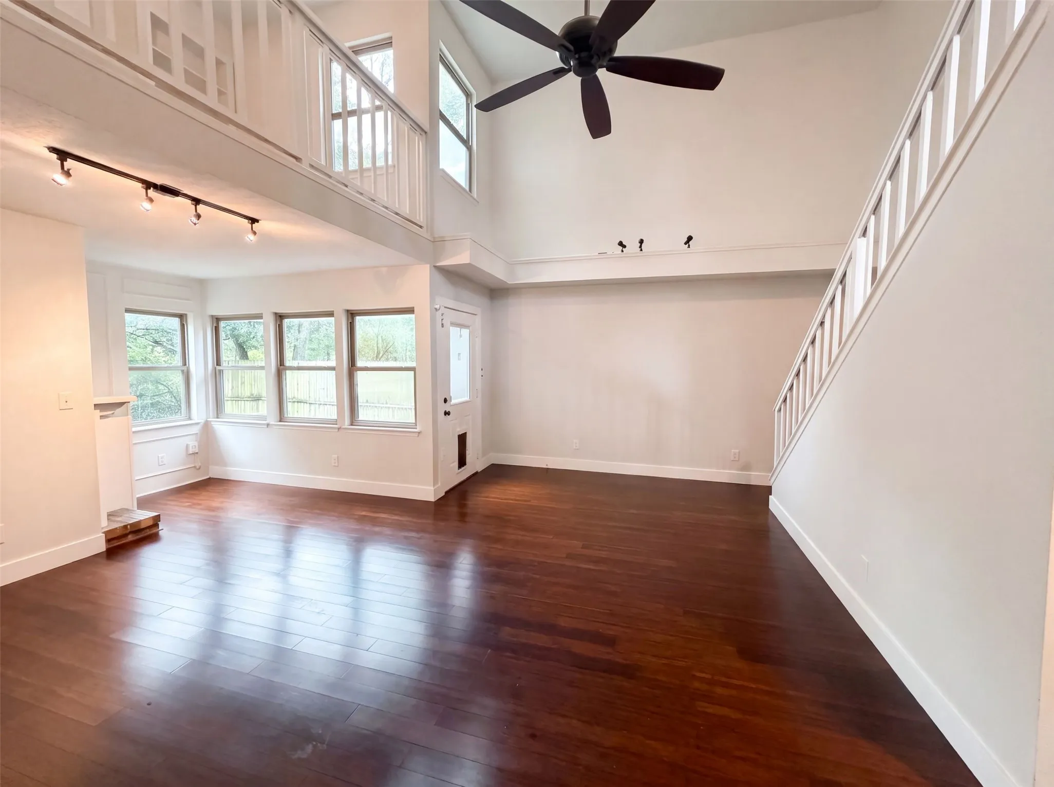 Single Family Residence For Sale in Dallas County , 13324 Pandora Circle, Dallas, Texas 75238, 2 Bedroom, 3 Bathroom, 1 Garage spaces, 1,589 Sqft, built in 1985, mls#21331643, Real Estate Agent in Dallas, Homes For Sale in Dallas county, Homes For Sale in Dallas, Realtor in Dallas Texas, Real Estate Brokerage Independent Realty Texas, Luminita Cordes Realtor