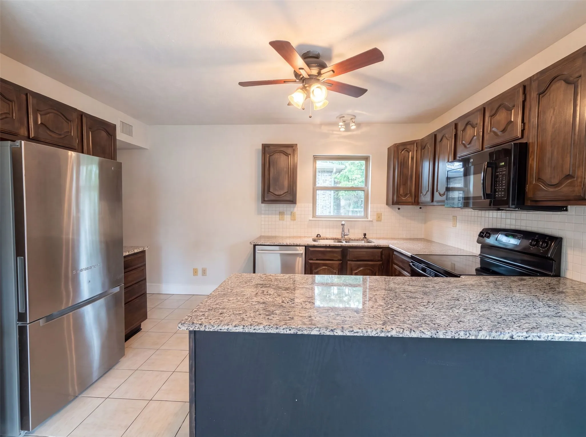 Single Family Residence For Sale in Dallas County , 13324 Pandora Circle, Dallas, Texas 75238, 2 Bedroom, 3 Bathroom, 1 Garage spaces, 1,589 Sqft, built in 1985, mls#21331643, Real Estate Agent in Dallas, Homes For Sale in Dallas county, Homes For Sale in Dallas, Realtor in Dallas Texas, Real Estate Brokerage Independent Realty Texas, Luminita Cordes Realtor