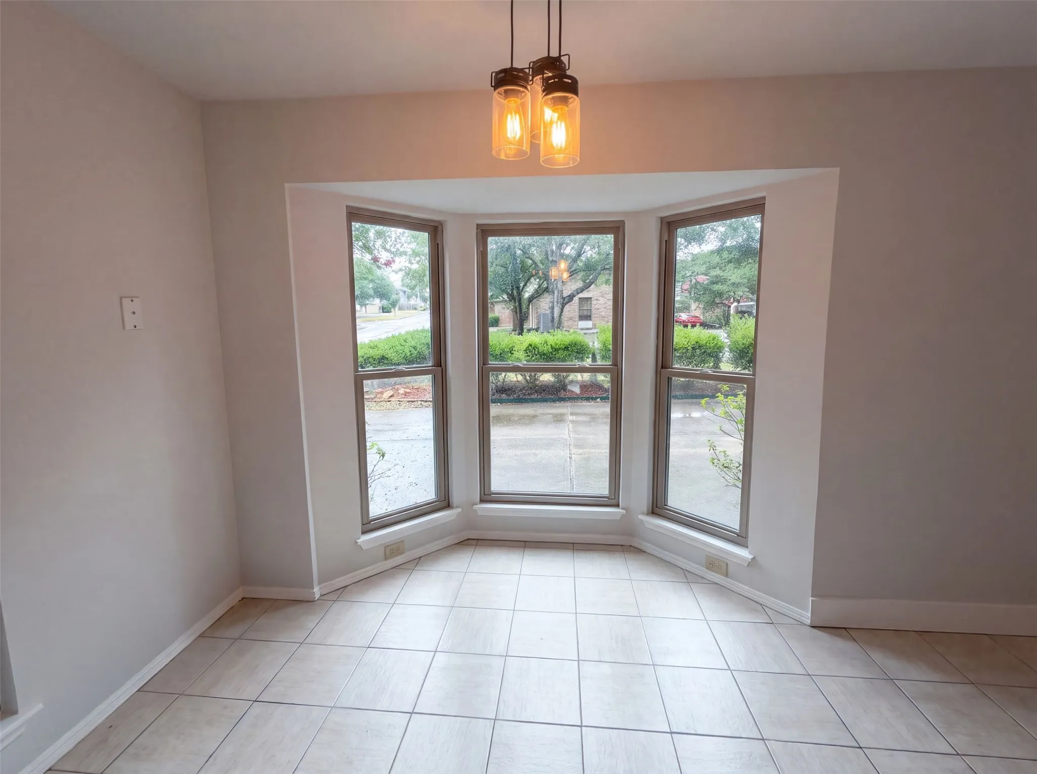 Single Family Residence For Sale in Dallas County , 13324 Pandora Circle, Dallas, Texas 75238, 2 Bedroom, 3 Bathroom, 1 Garage spaces, 1,589 Sqft, built in 1985, mls#21331643, Real Estate Agent in Dallas, Homes For Sale in Dallas county, Homes For Sale in Dallas, Realtor in Dallas Texas, Real Estate Brokerage Independent Realty Texas, Luminita Cordes Realtor