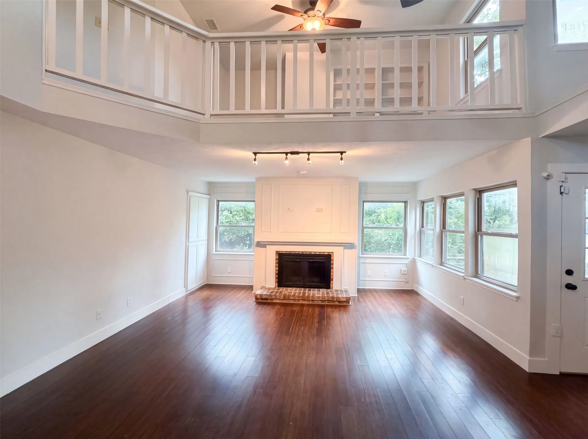 Single Family Residence For Sale in Dallas County , 13324 Pandora Circle, Dallas, Texas 75238, 2 Bedroom, 3 Bathroom, 1 Garage spaces, 1,589 Sqft, built in 1985, mls#21331643, Real Estate Agent in Dallas, Homes For Sale in Dallas county, Homes For Sale in Dallas, Realtor in Dallas Texas, Real Estate Brokerage Independent Realty Texas, Luminita Cordes Realtor