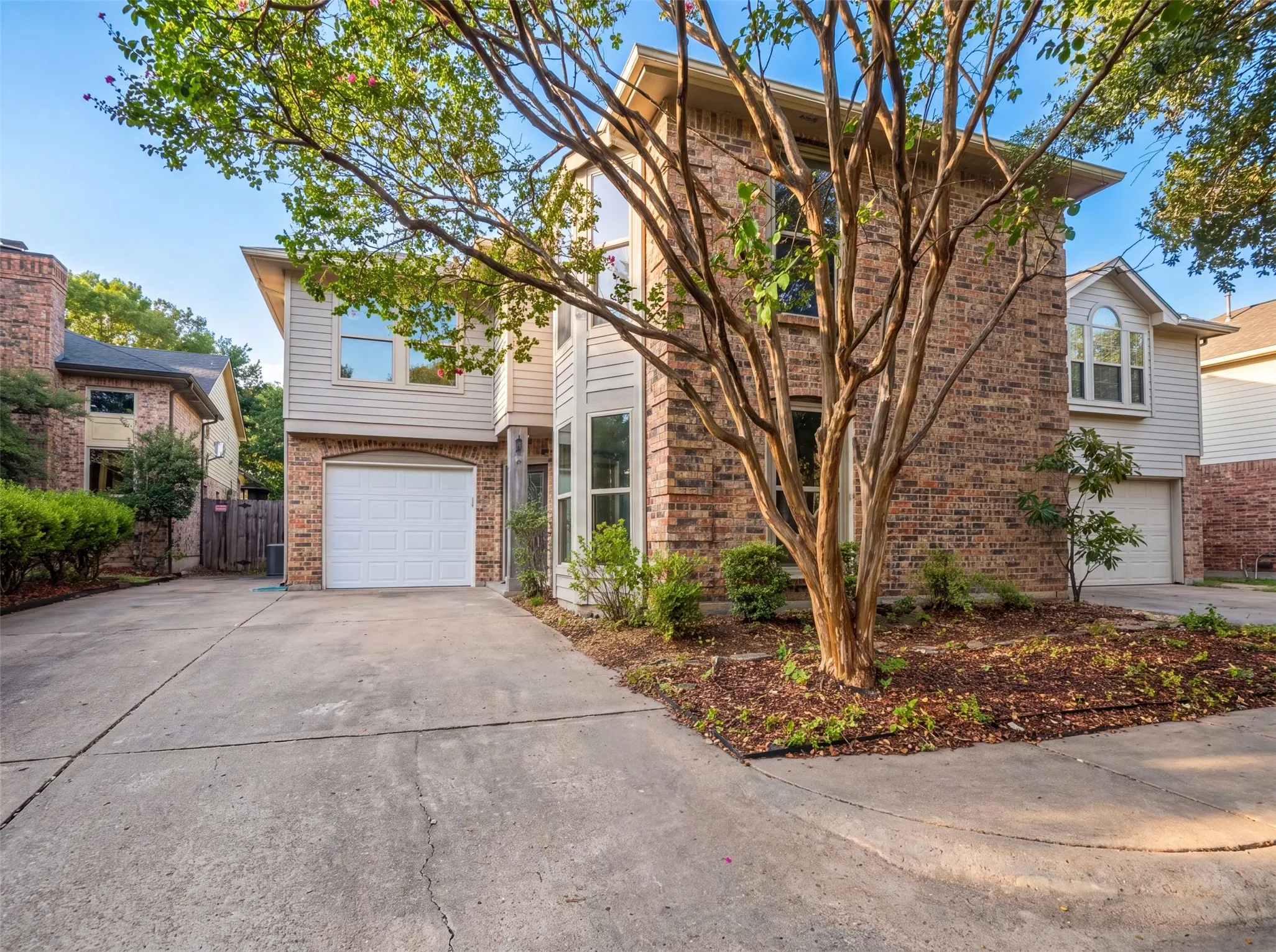 Single Family Residence For Sale in Dallas County , 13324 Pandora Circle, Dallas, Texas 75238, 2 Bedroom, 3 Bathroom, 1 Garage spaces, 1,589 Sqft, built in 1985, mls#21331643, Real Estate Agent in Dallas, Homes For Sale in Dallas county, Homes For Sale in Dallas, Realtor in Dallas Texas, Real Estate Brokerage Independent Realty Texas, Luminita Cordes Realtor