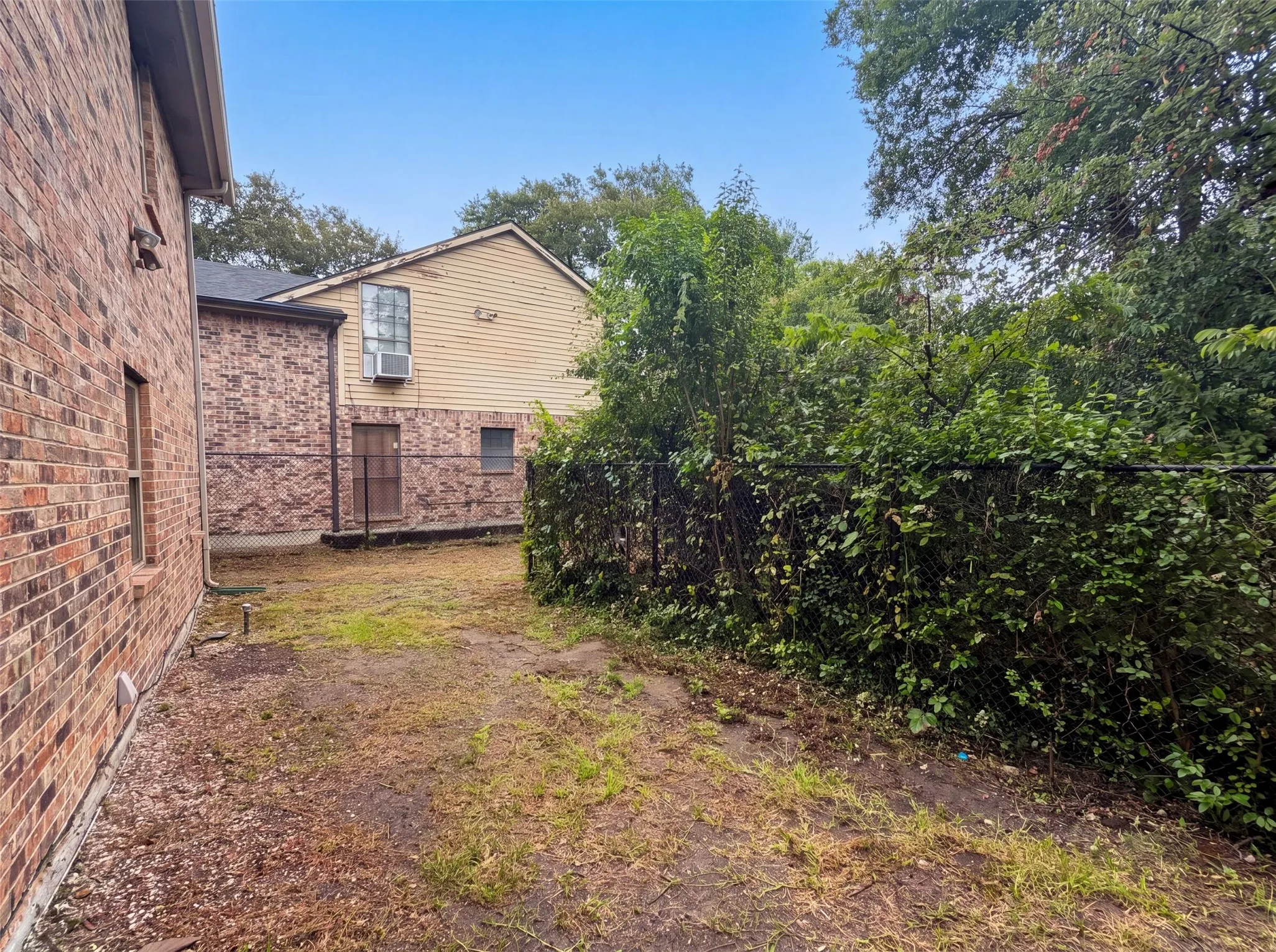 Single Family Residence For Sale in Dallas County , 13324 Pandora Circle, Dallas, Texas 75238, 2 Bedroom, 3 Bathroom, 1 Garage spaces, 1,589 Sqft, built in 1985, mls#21331643, Real Estate Agent in Dallas, Homes For Sale in Dallas county, Homes For Sale in Dallas, Realtor in Dallas Texas, Real Estate Brokerage Independent Realty Texas, Luminita Cordes Realtor