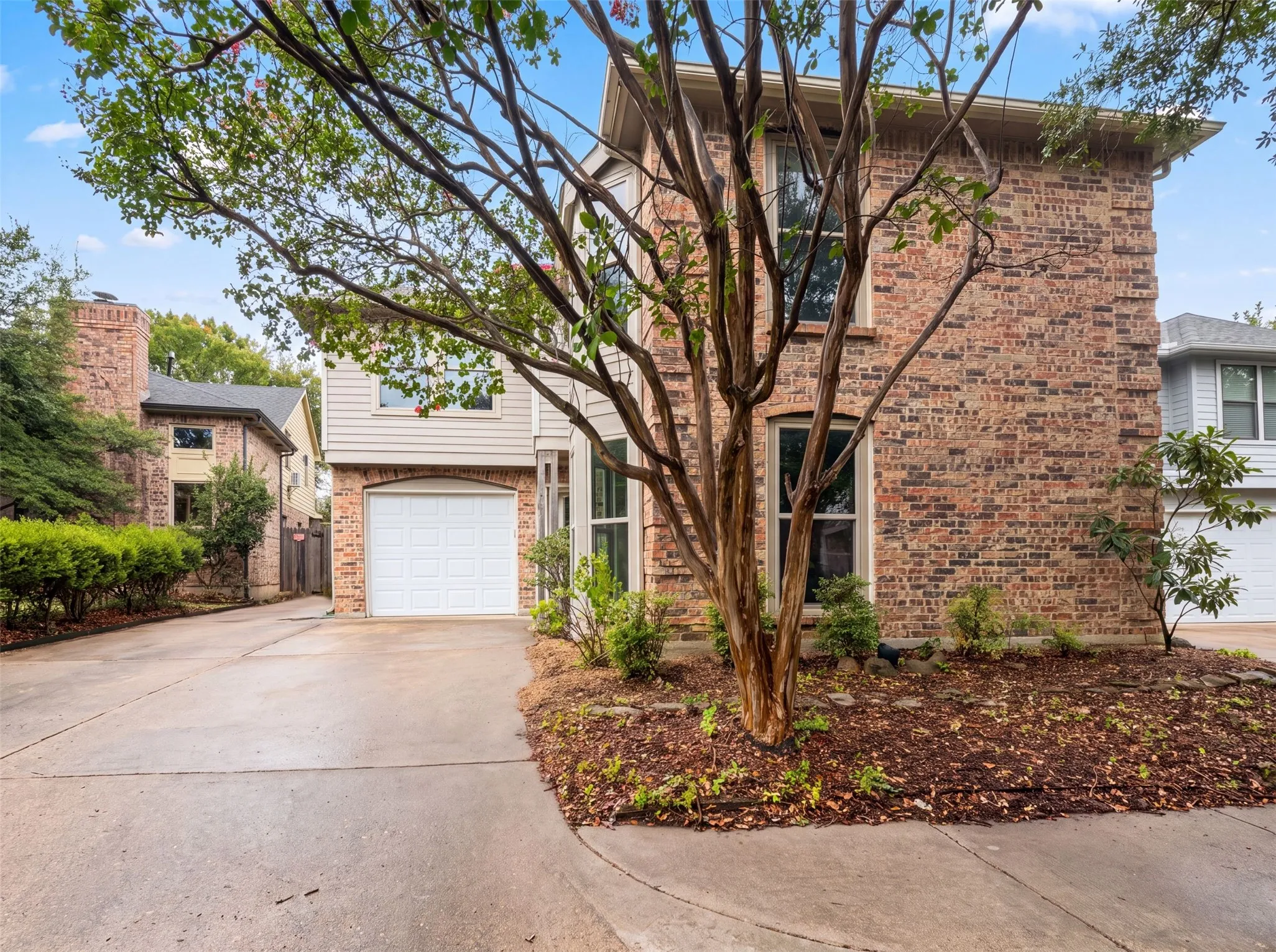 Single Family Residence For Sale in Dallas County , 13324 Pandora Circle, Dallas, Texas 75238, 2 Bedroom, 3 Bathroom, 1 Garage spaces, 1,589 Sqft, built in 1985, mls#21331643, Real Estate Agent in Dallas, Homes For Sale in Dallas county, Homes For Sale in Dallas, Realtor in Dallas Texas, Real Estate Brokerage Independent Realty Texas, Luminita Cordes Realtor
