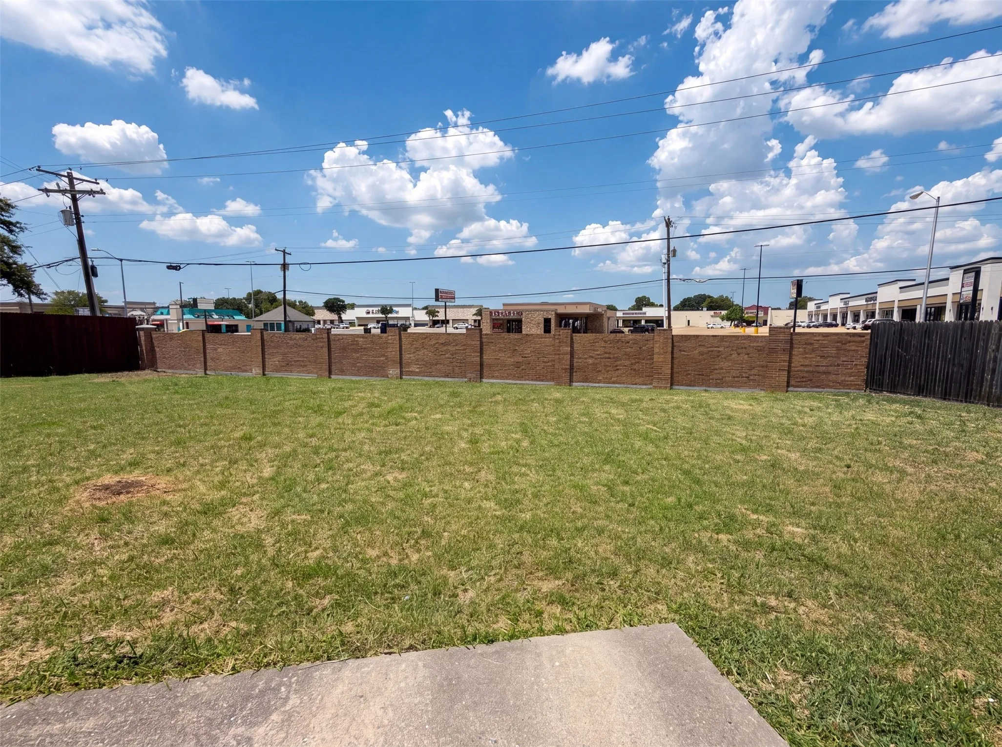 Single Family Residence For Sale in Collin County , 861 Pimernel Lane, Plano, Texas 75075, 4 Bedroom, 3 Bathroom, 2 Garage spaces, 2,275 Sqft, built in 1993, mls#21331645, Real Estate Agent in Plano, Homes For Sale in Collin county, Homes For Sale in Plano, Realtor in Plano Texas, Real Estate Brokerage Independent Realty Texas, Luminita Cordes Realtor