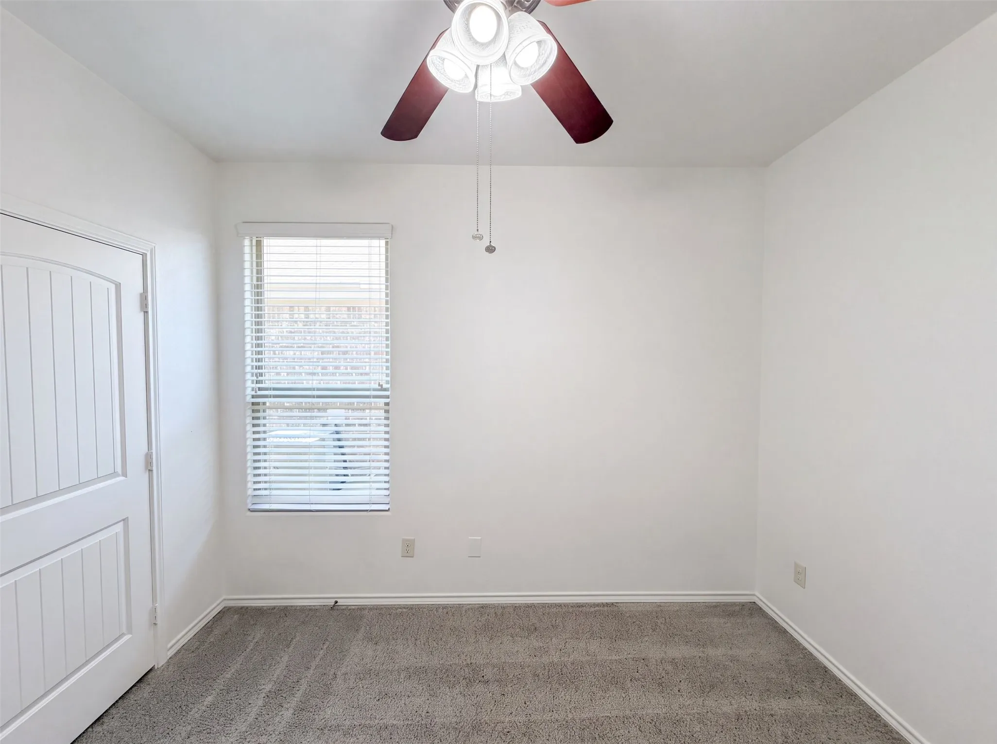 Single Family Residence For Sale in Tarrant County , 1108 Edgewater Drive, Azle, Texas 76020, 3 Bedroom, 2 Bathroom, 2 Garage spaces, 1,571 Sqft, built in 2014, mls#21331648, Real Estate Agent in Azle, Homes For Sale in Tarrant county, Homes For Sale in Azle, Realtor in Azle Texas, Real Estate Brokerage Independent Realty Texas, Luminita Cordes Realtor