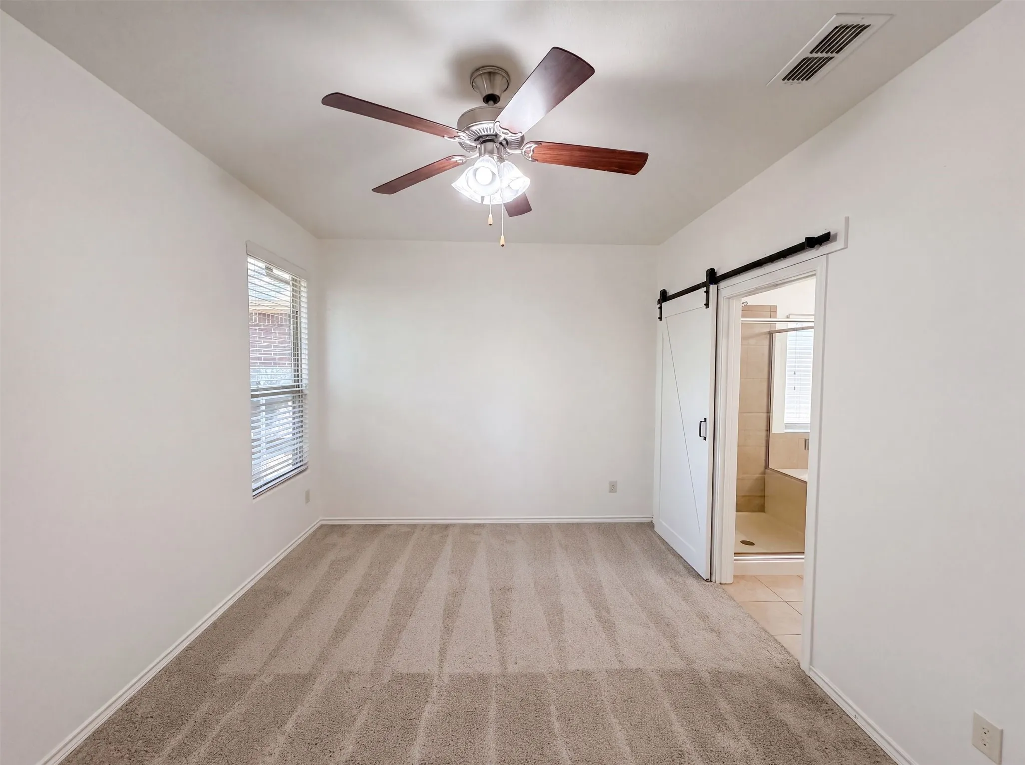 Single Family Residence For Sale in Tarrant County , 1108 Edgewater Drive, Azle, Texas 76020, 3 Bedroom, 2 Bathroom, 2 Garage spaces, 1,571 Sqft, built in 2014, mls#21331648, Real Estate Agent in Azle, Homes For Sale in Tarrant county, Homes For Sale in Azle, Realtor in Azle Texas, Real Estate Brokerage Independent Realty Texas, Luminita Cordes Realtor