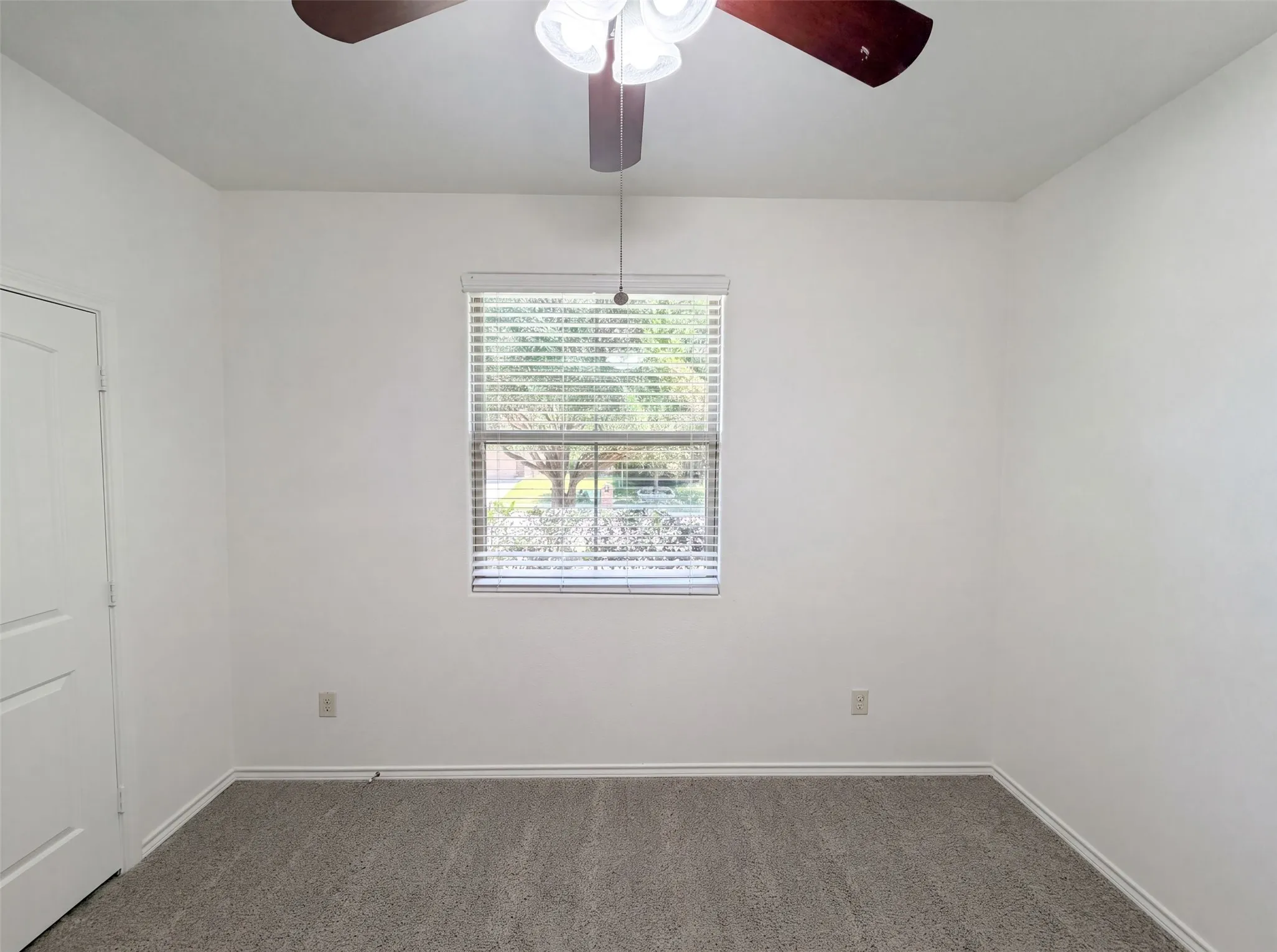 Single Family Residence For Sale in Tarrant County , 1108 Edgewater Drive, Azle, Texas 76020, 3 Bedroom, 2 Bathroom, 2 Garage spaces, 1,571 Sqft, built in 2014, mls#21331648, Real Estate Agent in Azle, Homes For Sale in Tarrant county, Homes For Sale in Azle, Realtor in Azle Texas, Real Estate Brokerage Independent Realty Texas, Luminita Cordes Realtor