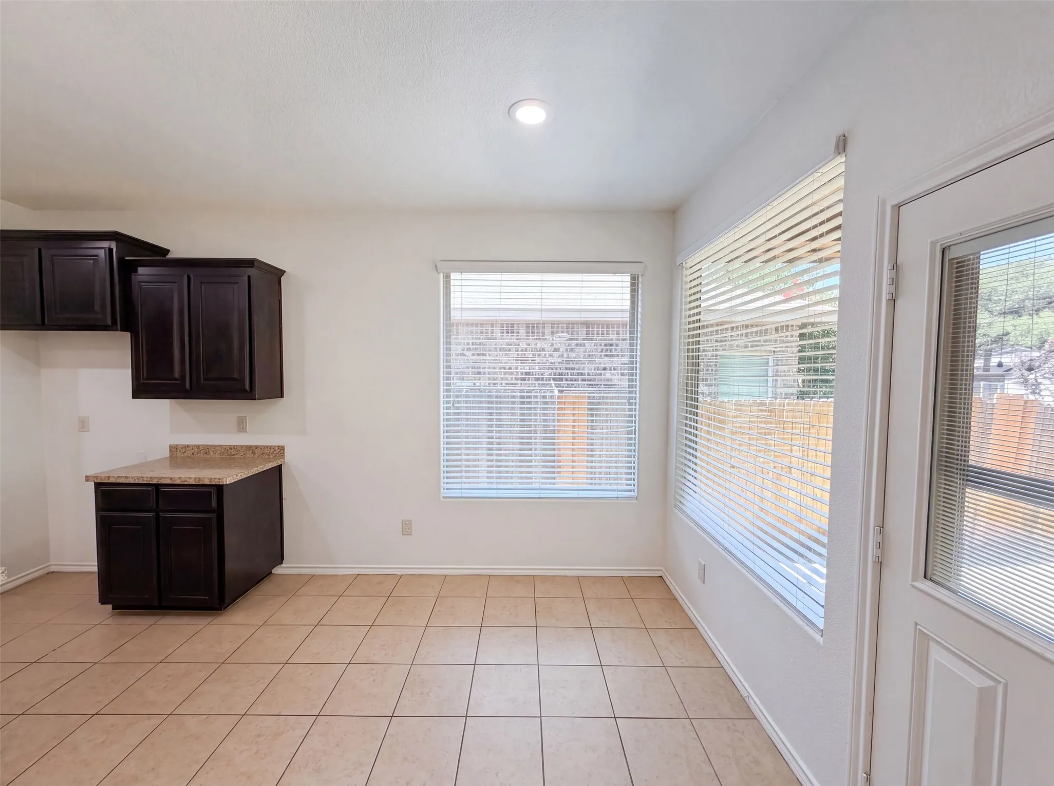 Single Family Residence For Sale in Tarrant County , 1108 Edgewater Drive, Azle, Texas 76020, 3 Bedroom, 2 Bathroom, 2 Garage spaces, 1,571 Sqft, built in 2014, mls#21331648, Real Estate Agent in Azle, Homes For Sale in Tarrant county, Homes For Sale in Azle, Realtor in Azle Texas, Real Estate Brokerage Independent Realty Texas, Luminita Cordes Realtor