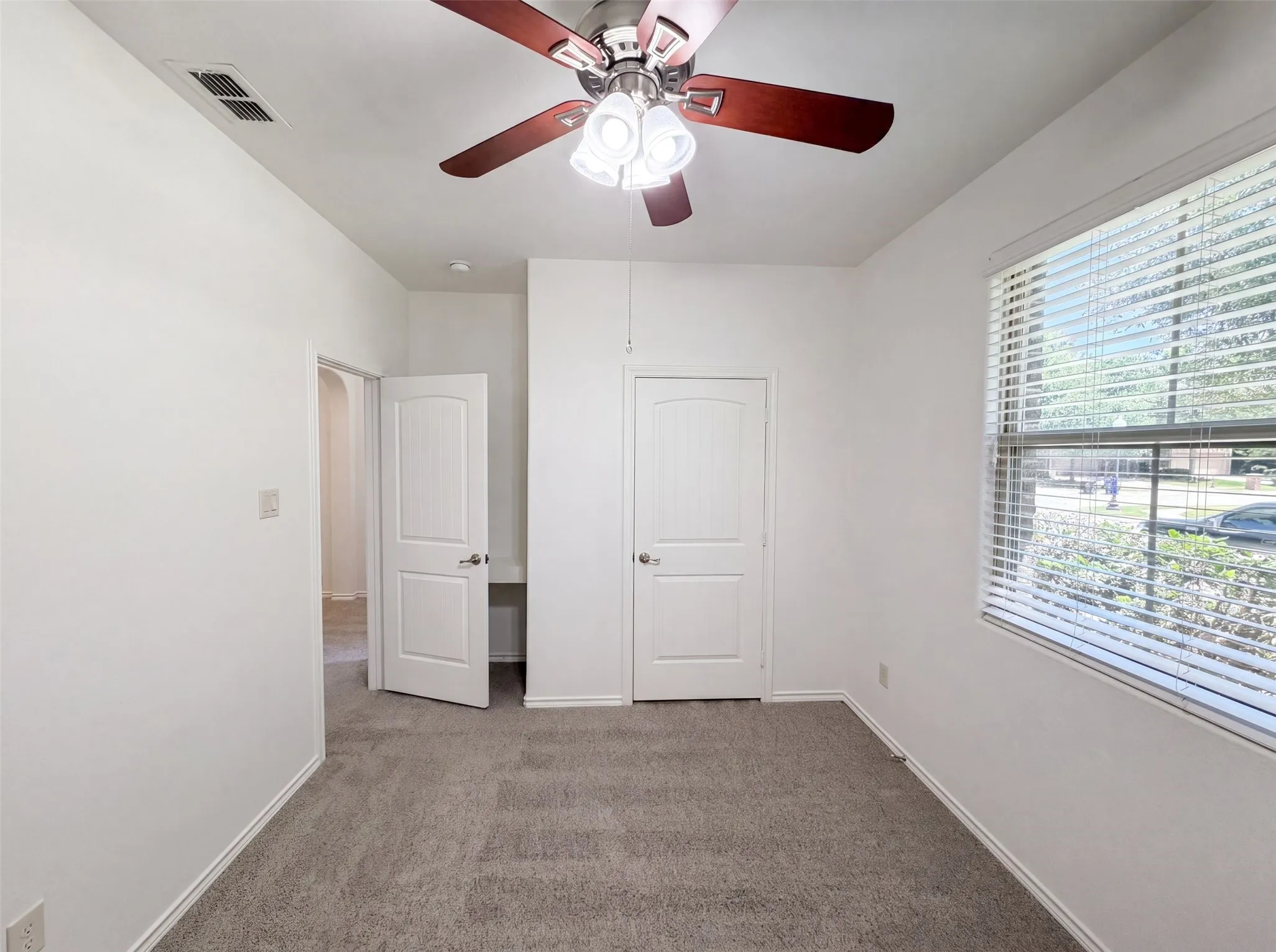 Single Family Residence For Sale in Tarrant County , 1108 Edgewater Drive, Azle, Texas 76020, 3 Bedroom, 2 Bathroom, 2 Garage spaces, 1,571 Sqft, built in 2014, mls#21331648, Real Estate Agent in Azle, Homes For Sale in Tarrant county, Homes For Sale in Azle, Realtor in Azle Texas, Real Estate Brokerage Independent Realty Texas, Luminita Cordes Realtor