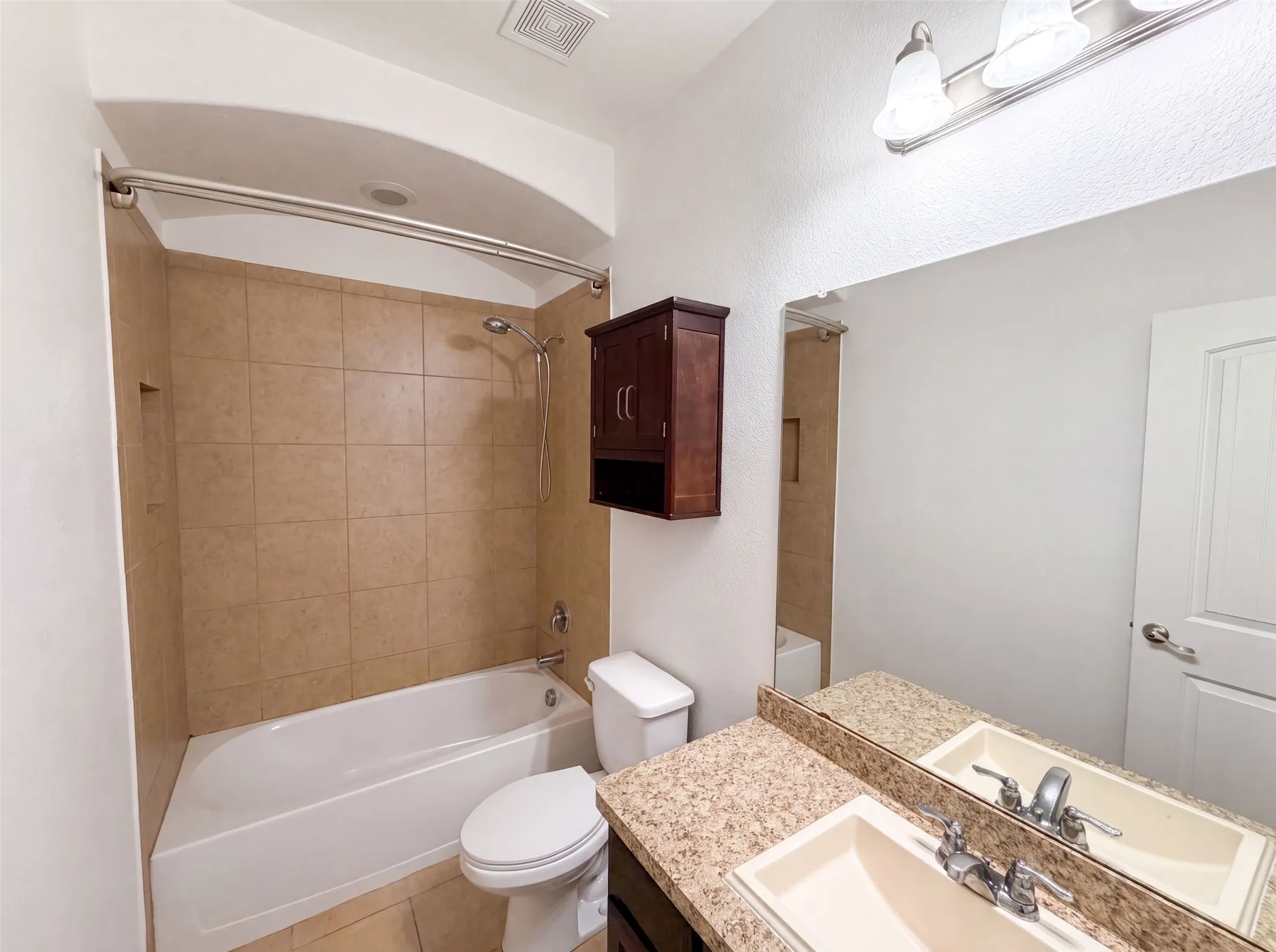 Single Family Residence For Sale in Tarrant County , 1108 Edgewater Drive, Azle, Texas 76020, 3 Bedroom, 2 Bathroom, 2 Garage spaces, 1,571 Sqft, built in 2014, mls#21331648, Real Estate Agent in Azle, Homes For Sale in Tarrant county, Homes For Sale in Azle, Realtor in Azle Texas, Real Estate Brokerage Independent Realty Texas, Luminita Cordes Realtor