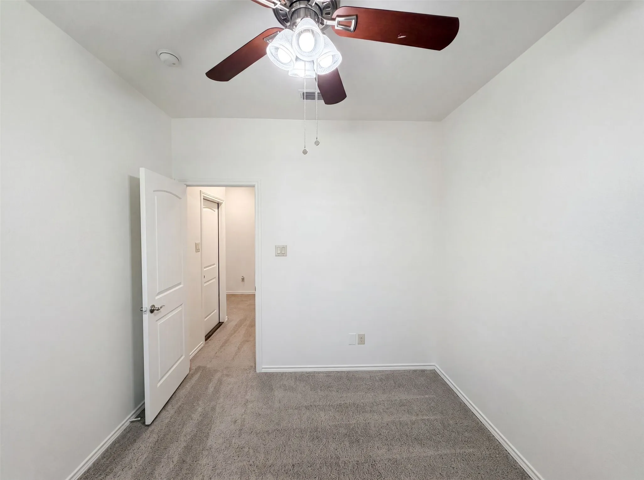 Single Family Residence For Sale in Tarrant County , 1108 Edgewater Drive, Azle, Texas 76020, 3 Bedroom, 2 Bathroom, 2 Garage spaces, 1,571 Sqft, built in 2014, mls#21331648, Real Estate Agent in Azle, Homes For Sale in Tarrant county, Homes For Sale in Azle, Realtor in Azle Texas, Real Estate Brokerage Independent Realty Texas, Luminita Cordes Realtor