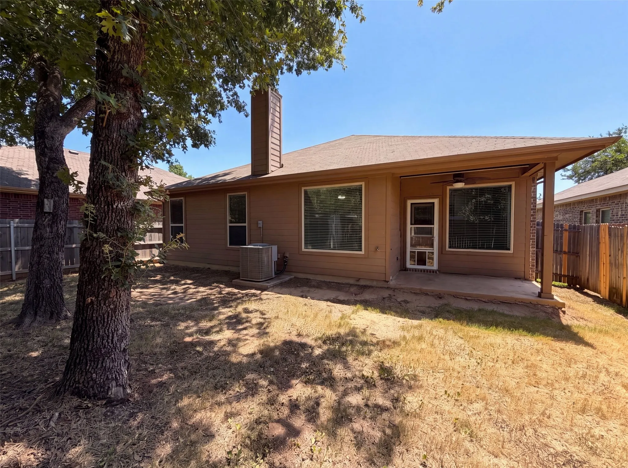 Single Family Residence For Sale in Tarrant County , 1108 Edgewater Drive, Azle, Texas 76020, 3 Bedroom, 2 Bathroom, 2 Garage spaces, 1,571 Sqft, built in 2014, mls#21331648, Real Estate Agent in Azle, Homes For Sale in Tarrant county, Homes For Sale in Azle, Realtor in Azle Texas, Real Estate Brokerage Independent Realty Texas, Luminita Cordes Realtor