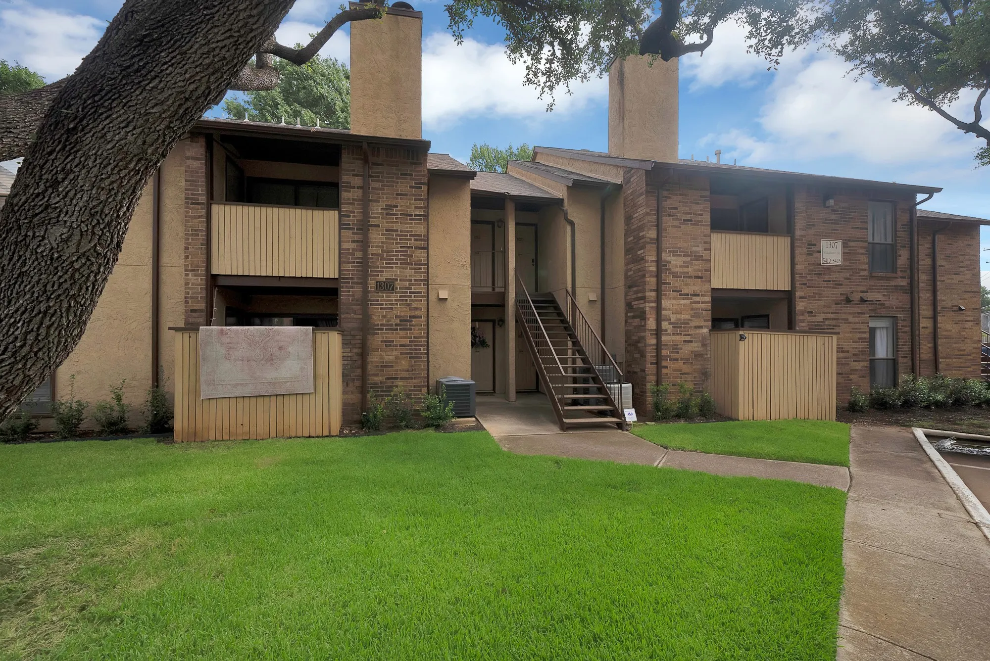 Condominium For Sale in Tarrant County , 1307 Willoughby Lane 5412, Arlington, Texas 76011, 1 Bedroom, 1 Bathroom, Garage spaces, 656 Sqft, built in 1983, mls#21331655, Real Estate Agent in Arlington, Homes For Sale in Tarrant county, Homes For Sale in Arlington, Realtor in Arlington Texas, Real Estate Brokerage Independent Realty Texas, Luminita Cordes Realtor