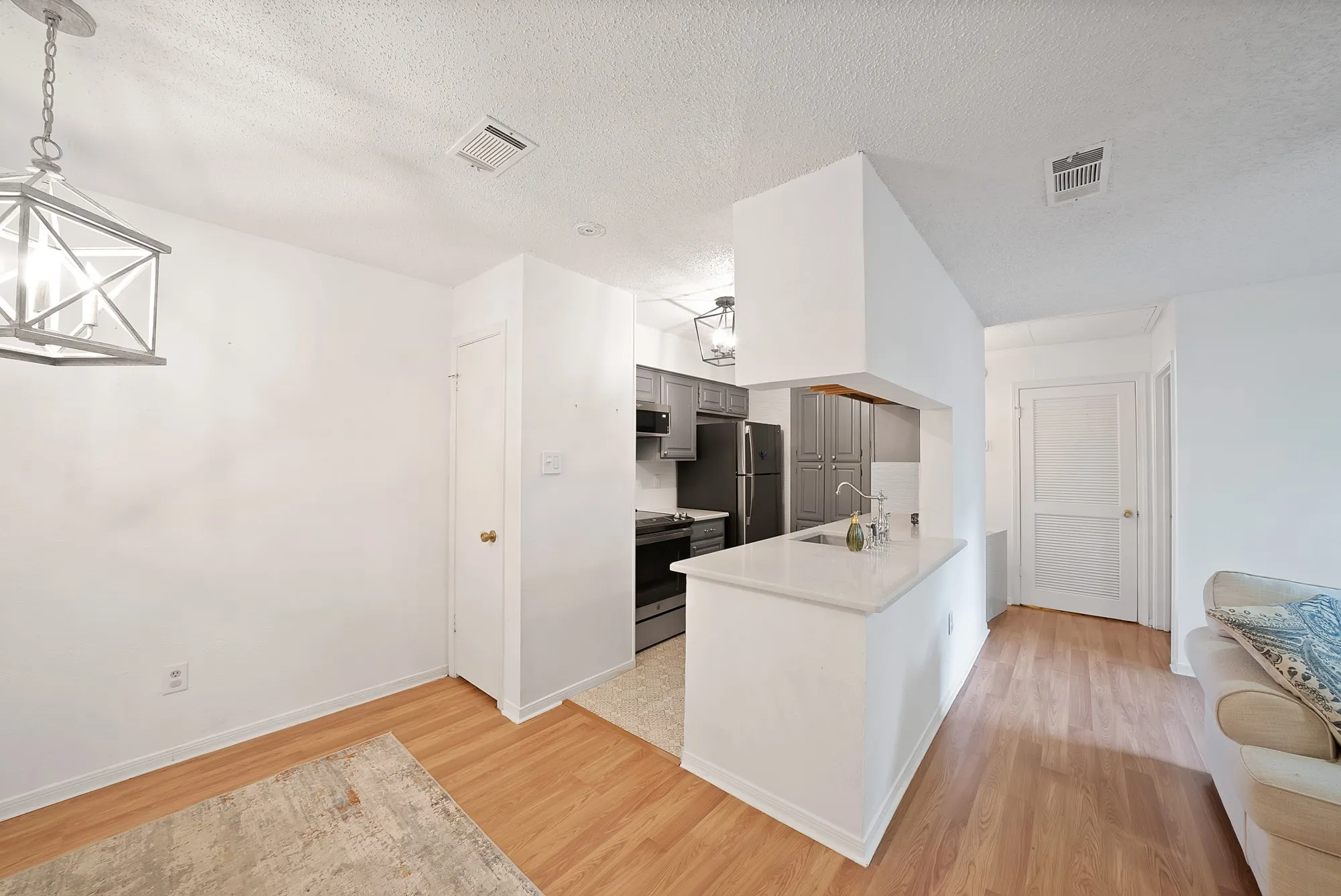 Condominium For Sale in Tarrant County , 1307 Willoughby Lane 5412, Arlington, Texas 76011, 1 Bedroom, 1 Bathroom, Garage spaces, 656 Sqft, built in 1983, mls#21331655, Real Estate Agent in Arlington, Homes For Sale in Tarrant county, Homes For Sale in Arlington, Realtor in Arlington Texas, Real Estate Brokerage Independent Realty Texas, Luminita Cordes Realtor