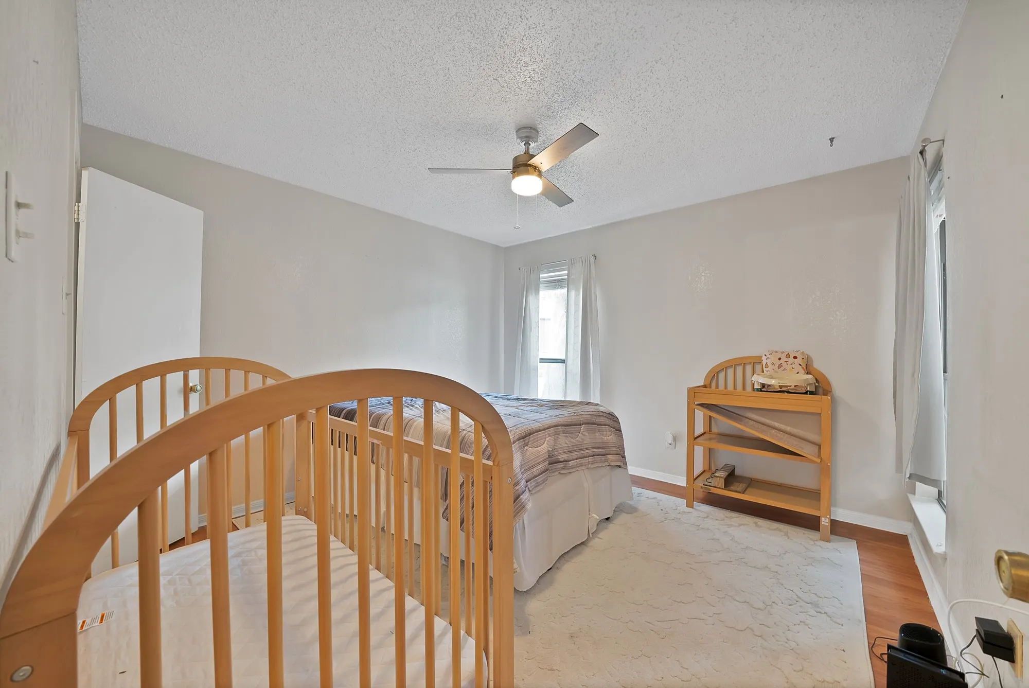 Condominium For Sale in Tarrant County , 1307 Willoughby Lane 5412, Arlington, Texas 76011, 1 Bedroom, 1 Bathroom, Garage spaces, 656 Sqft, built in 1983, mls#21331655, Real Estate Agent in Arlington, Homes For Sale in Tarrant county, Homes For Sale in Arlington, Realtor in Arlington Texas, Real Estate Brokerage Independent Realty Texas, Luminita Cordes Realtor
