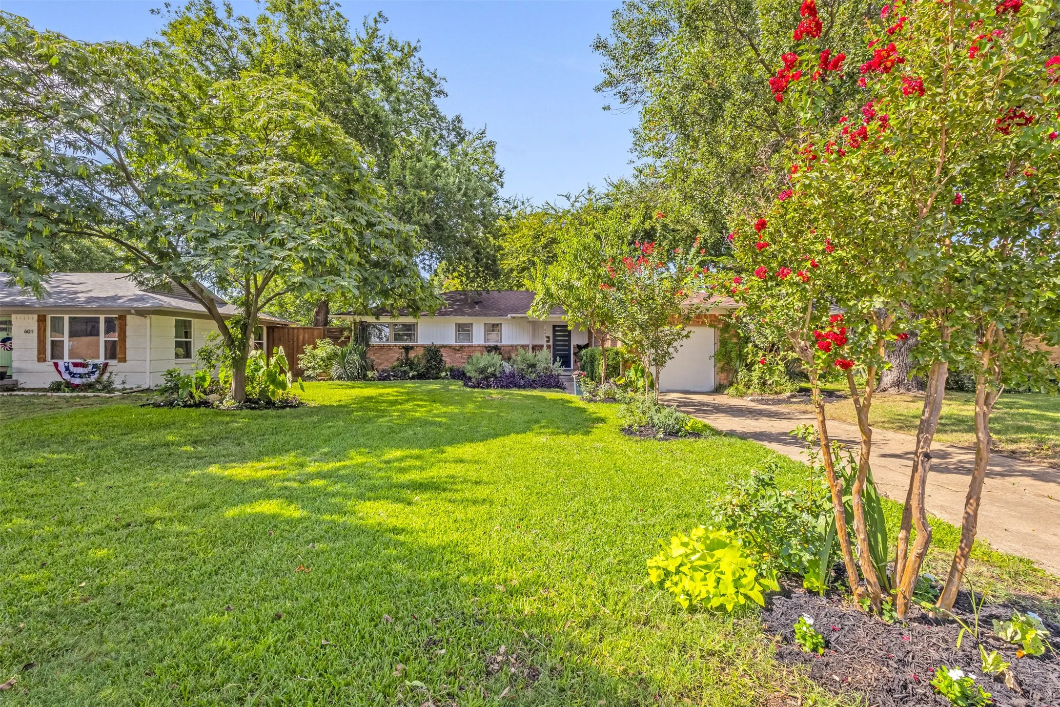 Single Family Residence For Sale in Dallas County , 603 W Belt Line Road, Richardson, Texas 75080, 3 Bedroom, 2 Bathroom, 1 Garage spaces, 1,312 Sqft, built in 1956, mls#21329329, Real Estate Agent in Richardson, Homes For Sale in Dallas county, Homes For Sale in Richardson, Realtor in Richardson Texas, Real Estate Brokerage Independent Realty Texas, Luminita Cordes Realtor