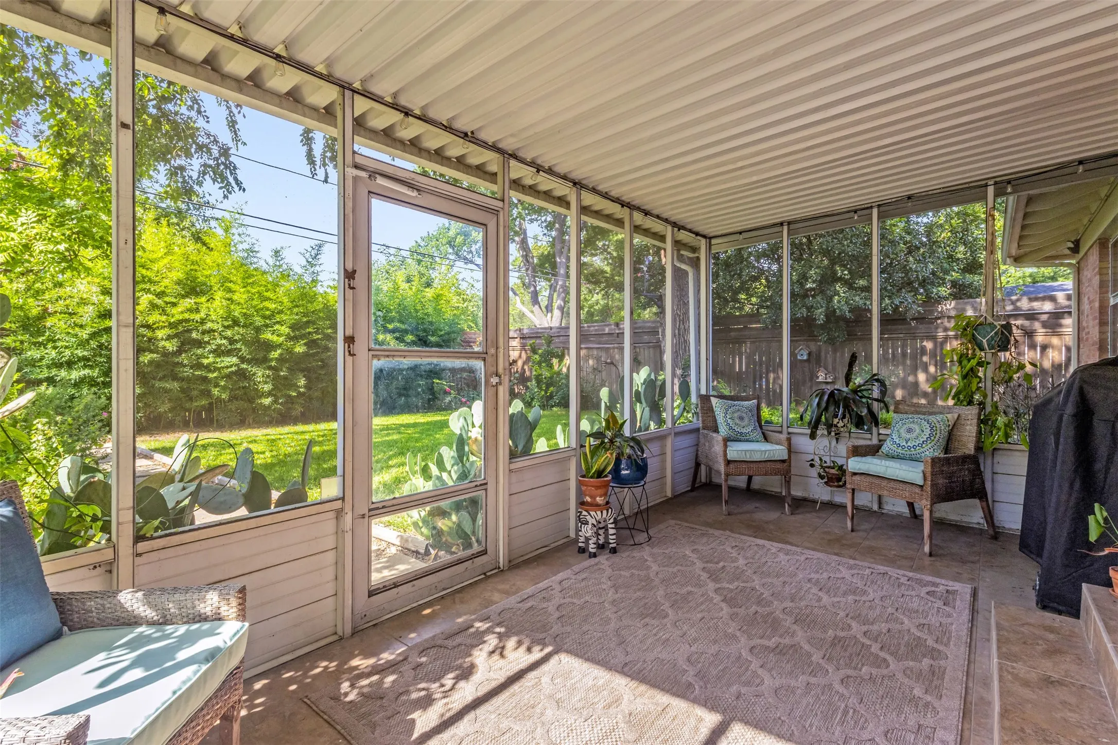 Single Family Residence For Sale in Dallas County , 603 W Belt Line Road, Richardson, Texas 75080, 3 Bedroom, 2 Bathroom, 1 Garage spaces, 1,312 Sqft, built in 1956, mls#21329329, Real Estate Agent in Richardson, Homes For Sale in Dallas county, Homes For Sale in Richardson, Realtor in Richardson Texas, Real Estate Brokerage Independent Realty Texas, Luminita Cordes Realtor