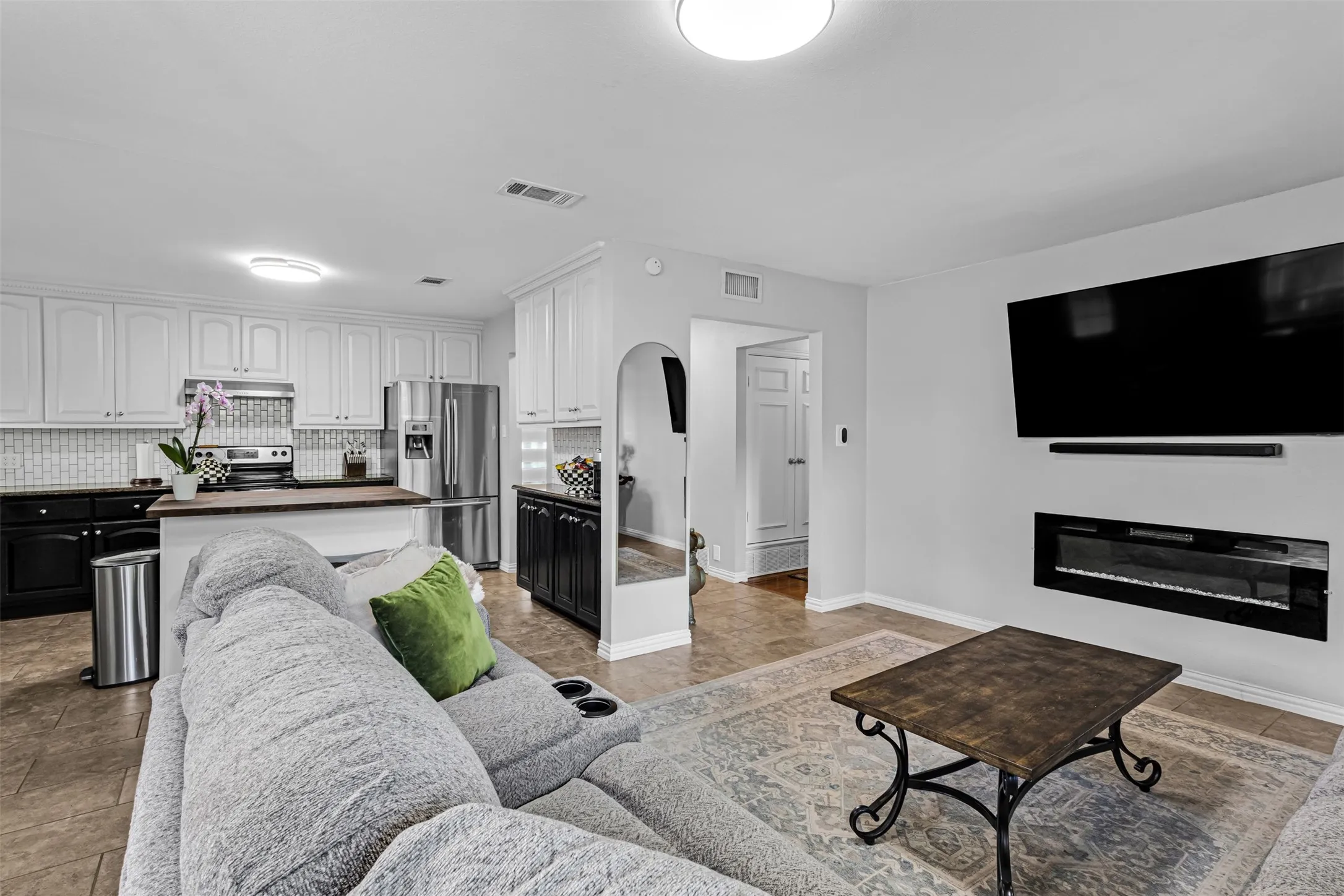 Single Family Residence For Sale in Dallas County , 603 W Belt Line Road, Richardson, Texas 75080, 3 Bedroom, 2 Bathroom, 1 Garage spaces, 1,312 Sqft, built in 1956, mls#21329329, Real Estate Agent in Richardson, Homes For Sale in Dallas county, Homes For Sale in Richardson, Realtor in Richardson Texas, Real Estate Brokerage Independent Realty Texas, Luminita Cordes Realtor
