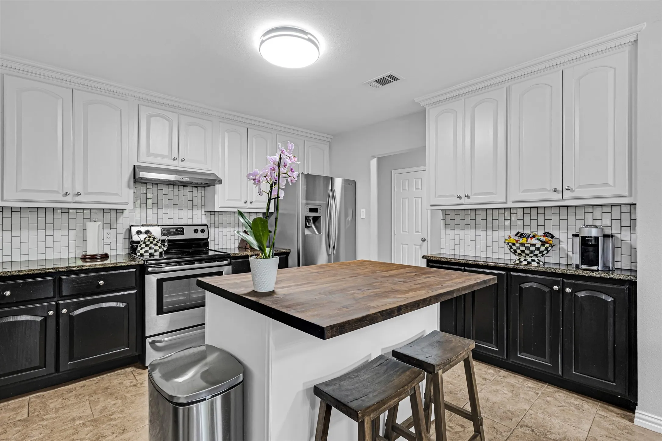 Single Family Residence For Sale in Dallas County , 603 W Belt Line Road, Richardson, Texas 75080, 3 Bedroom, 2 Bathroom, 1 Garage spaces, 1,312 Sqft, built in 1956, mls#21329329, Real Estate Agent in Richardson, Homes For Sale in Dallas county, Homes For Sale in Richardson, Realtor in Richardson Texas, Real Estate Brokerage Independent Realty Texas, Luminita Cordes Realtor
