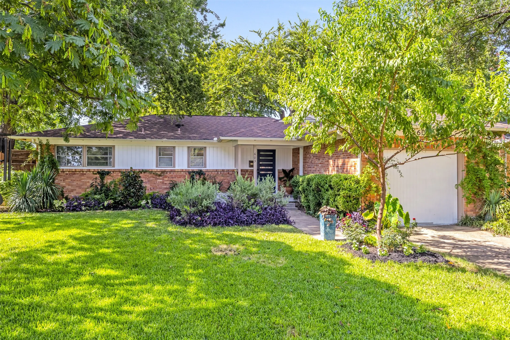 Single Family Residence For Sale in Dallas County , 603 W Belt Line Road, Richardson, Texas 75080, 3 Bedroom, 2 Bathroom, 1 Garage spaces, 1,312 Sqft, built in 1956, mls#21329329, Real Estate Agent in Richardson, Homes For Sale in Dallas county, Homes For Sale in Richardson, Realtor in Richardson Texas, Real Estate Brokerage Independent Realty Texas, Luminita Cordes Realtor