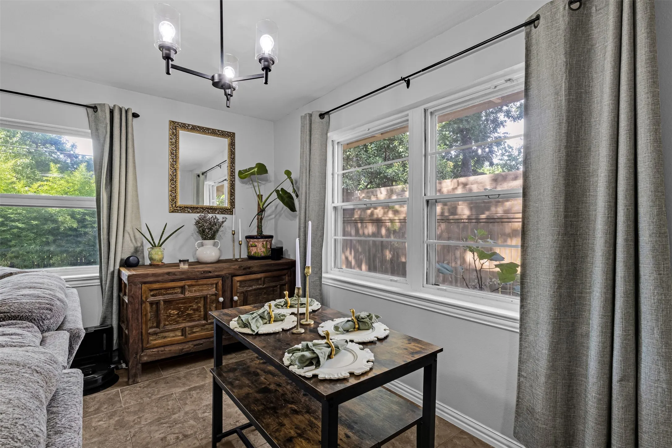 Single Family Residence For Sale in Dallas County , 603 W Belt Line Road, Richardson, Texas 75080, 3 Bedroom, 2 Bathroom, 1 Garage spaces, 1,312 Sqft, built in 1956, mls#21329329, Real Estate Agent in Richardson, Homes For Sale in Dallas county, Homes For Sale in Richardson, Realtor in Richardson Texas, Real Estate Brokerage Independent Realty Texas, Luminita Cordes Realtor