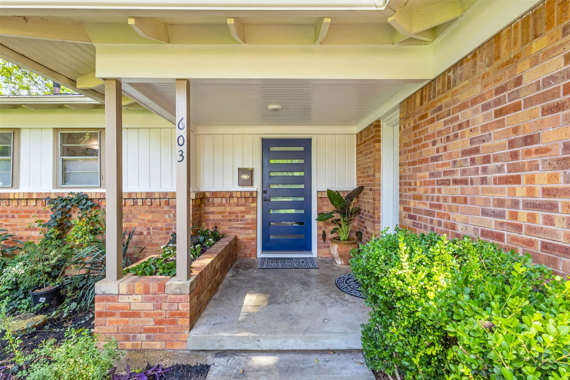 Single Family Residence For Sale in Dallas County , 603 W Belt Line Road, Richardson, Texas 75080, 3 Bedroom, 2 Bathroom, 1 Garage spaces, 1,312 Sqft, built in 1956, mls#21329329, Real Estate Agent in Richardson, Homes For Sale in Dallas county, Homes For Sale in Richardson, Realtor in Richardson Texas, Real Estate Brokerage Independent Realty Texas, Luminita Cordes Realtor