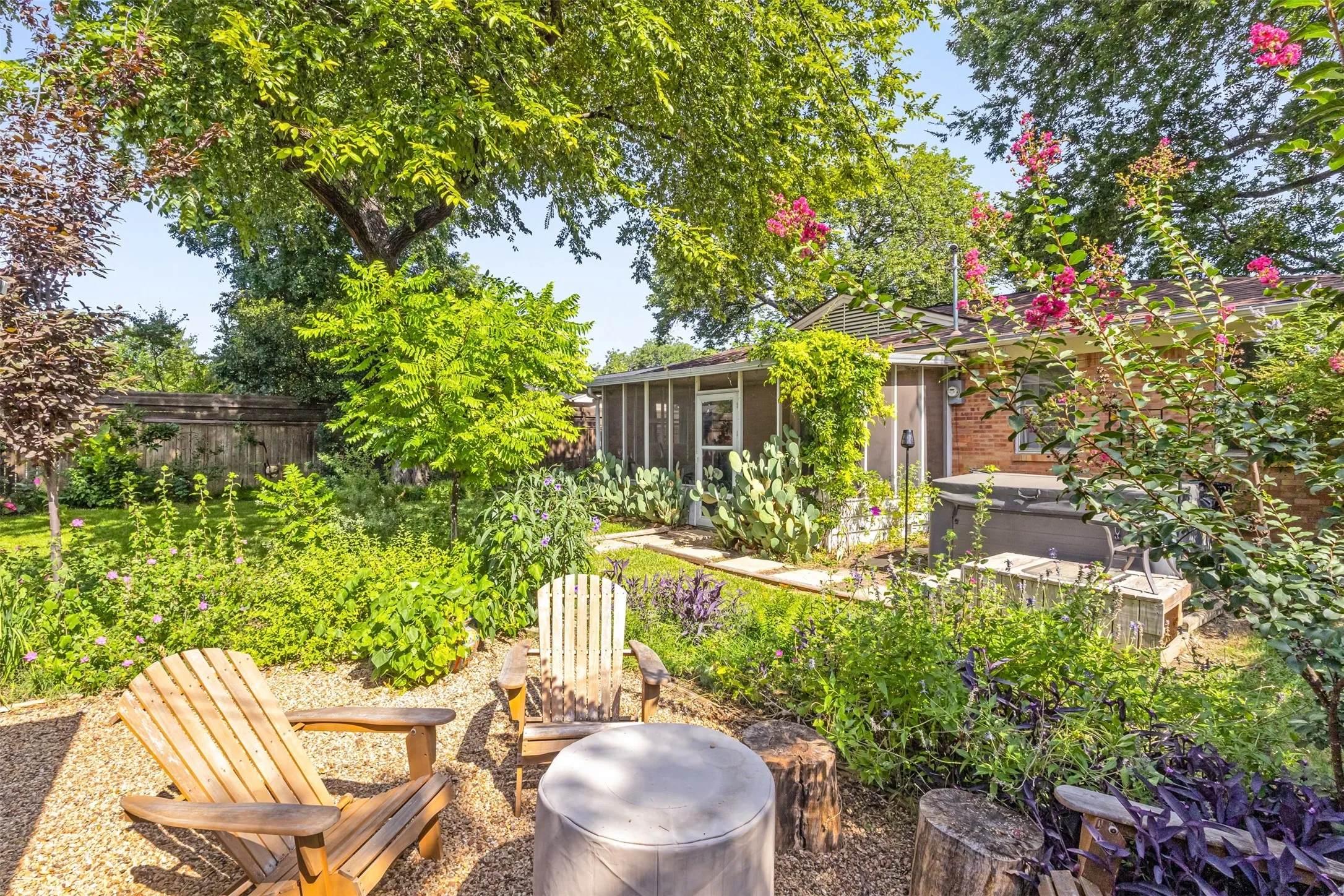 Single Family Residence For Sale in Dallas County , 603 W Belt Line Road, Richardson, Texas 75080, 3 Bedroom, 2 Bathroom, 1 Garage spaces, 1,312 Sqft, built in 1956, mls#21329329, Real Estate Agent in Richardson, Homes For Sale in Dallas county, Homes For Sale in Richardson, Realtor in Richardson Texas, Real Estate Brokerage Independent Realty Texas, Luminita Cordes Realtor