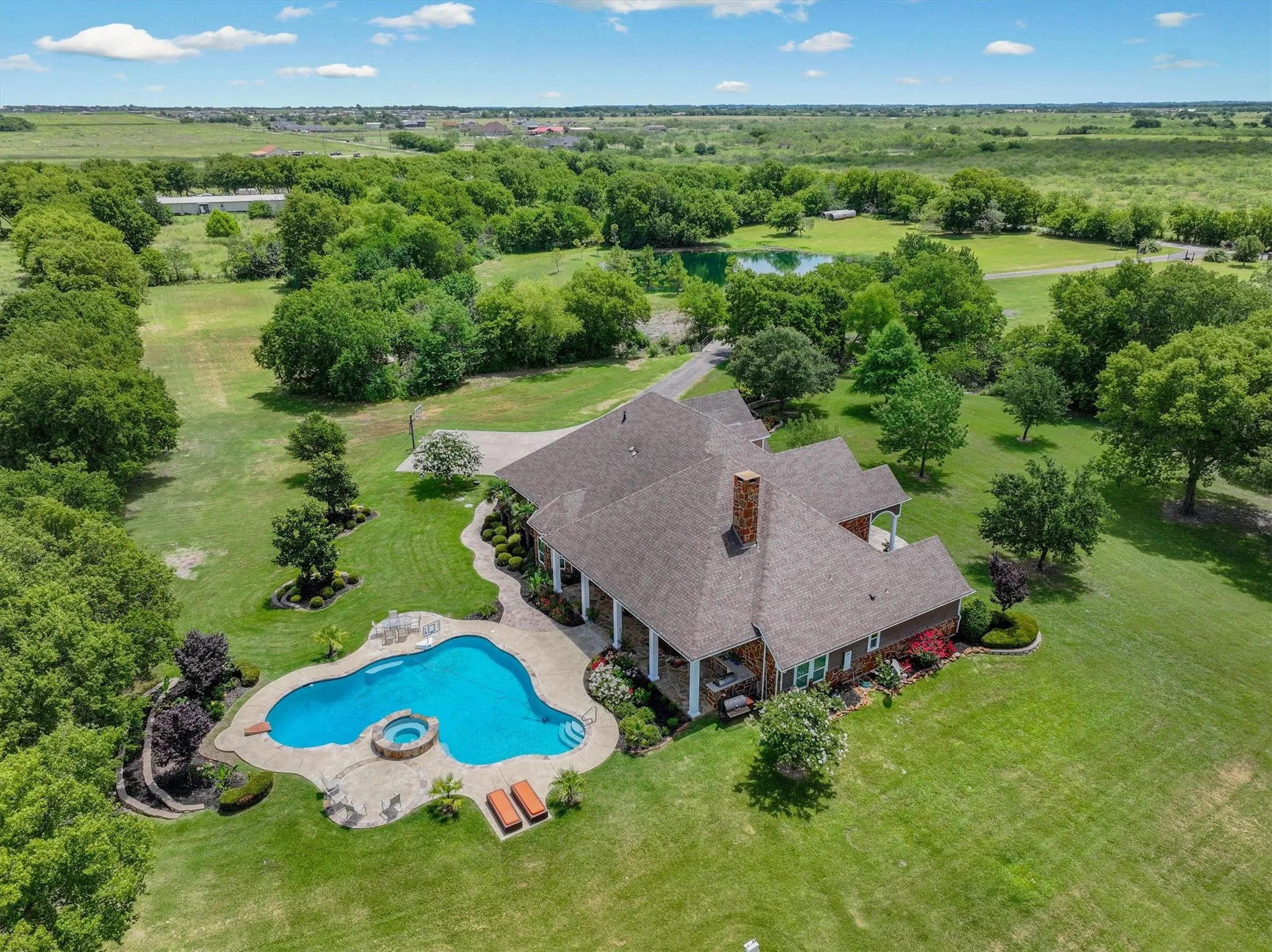 Single Family Residence For Sale in Kaufman County , 5811 County Road 4102, Kaufman, Texas 75142, 4 Bedroom, 4 Bathroom, 3 Garage spaces, 3,325 Sqft, built in 2011, mls#21330886, Real Estate Agent in Kaufman, Homes For Sale in Kaufman county, Homes For Sale in Kaufman, Realtor in Kaufman Texas, Real Estate Brokerage Independent Realty Texas, Luminita Cordes Realtor