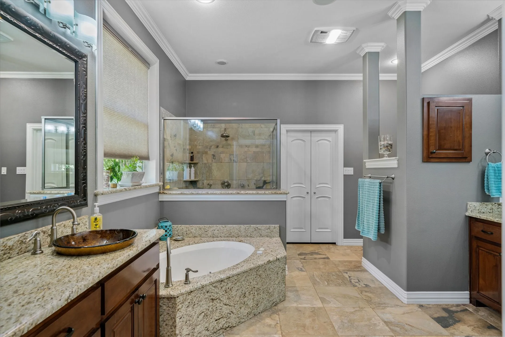 Single Family Residence For Sale in Kaufman County , 5811 County Road 4102, Kaufman, Texas 75142, 4 Bedroom, 4 Bathroom, 3 Garage spaces, 3,325 Sqft, built in 2011, mls#21330886, Real Estate Agent in Kaufman, Homes For Sale in Kaufman county, Homes For Sale in Kaufman, Realtor in Kaufman Texas, Real Estate Brokerage Independent Realty Texas, Luminita Cordes Realtor