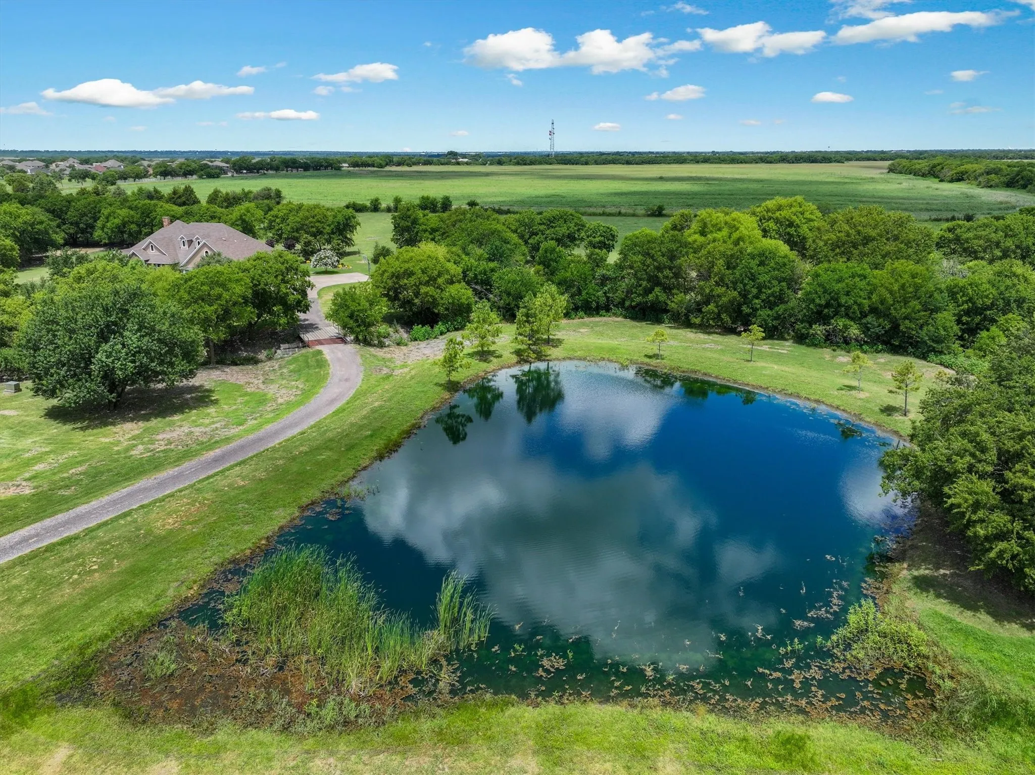 Single Family Residence For Sale in Kaufman County , 5811 County Road 4102, Kaufman, Texas 75142, 4 Bedroom, 4 Bathroom, 3 Garage spaces, 3,325 Sqft, built in 2011, mls#21330886, Real Estate Agent in Kaufman, Homes For Sale in Kaufman county, Homes For Sale in Kaufman, Realtor in Kaufman Texas, Real Estate Brokerage Independent Realty Texas, Luminita Cordes Realtor