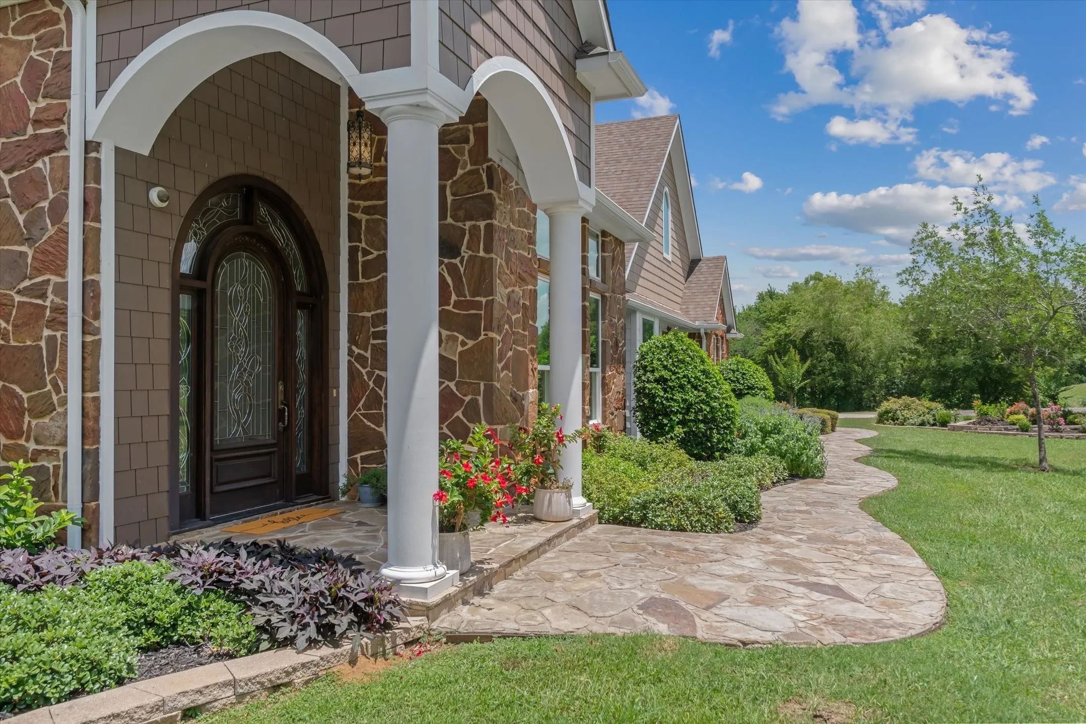 Single Family Residence For Sale in Kaufman County , 5811 County Road 4102, Kaufman, Texas 75142, 4 Bedroom, 4 Bathroom, 3 Garage spaces, 3,325 Sqft, built in 2011, mls#21330886, Real Estate Agent in Kaufman, Homes For Sale in Kaufman county, Homes For Sale in Kaufman, Realtor in Kaufman Texas, Real Estate Brokerage Independent Realty Texas, Luminita Cordes Realtor