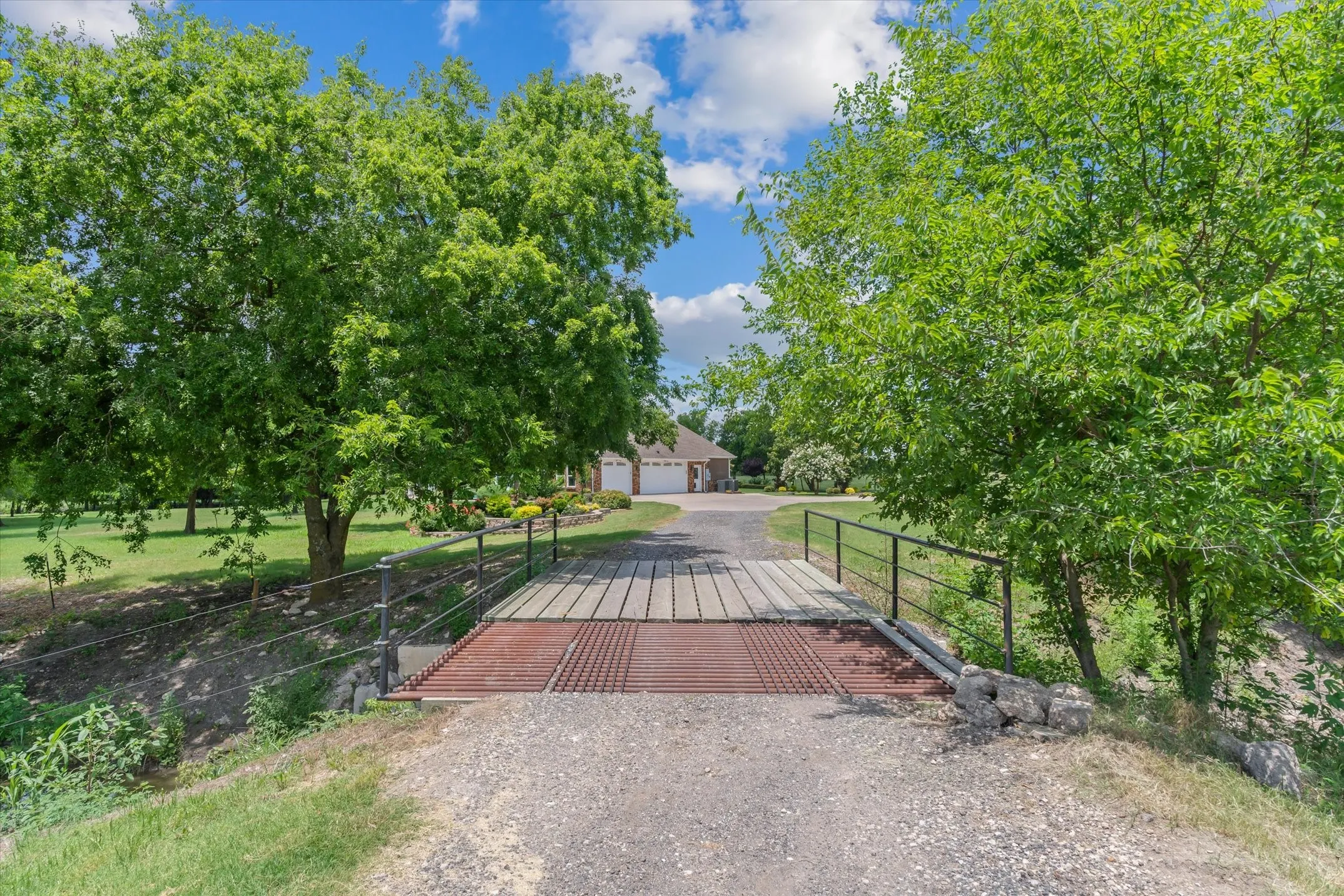 Single Family Residence For Sale in Kaufman County , 5811 County Road 4102, Kaufman, Texas 75142, 4 Bedroom, 4 Bathroom, 3 Garage spaces, 3,325 Sqft, built in 2011, mls#21330886, Real Estate Agent in Kaufman, Homes For Sale in Kaufman county, Homes For Sale in Kaufman, Realtor in Kaufman Texas, Real Estate Brokerage Independent Realty Texas, Luminita Cordes Realtor