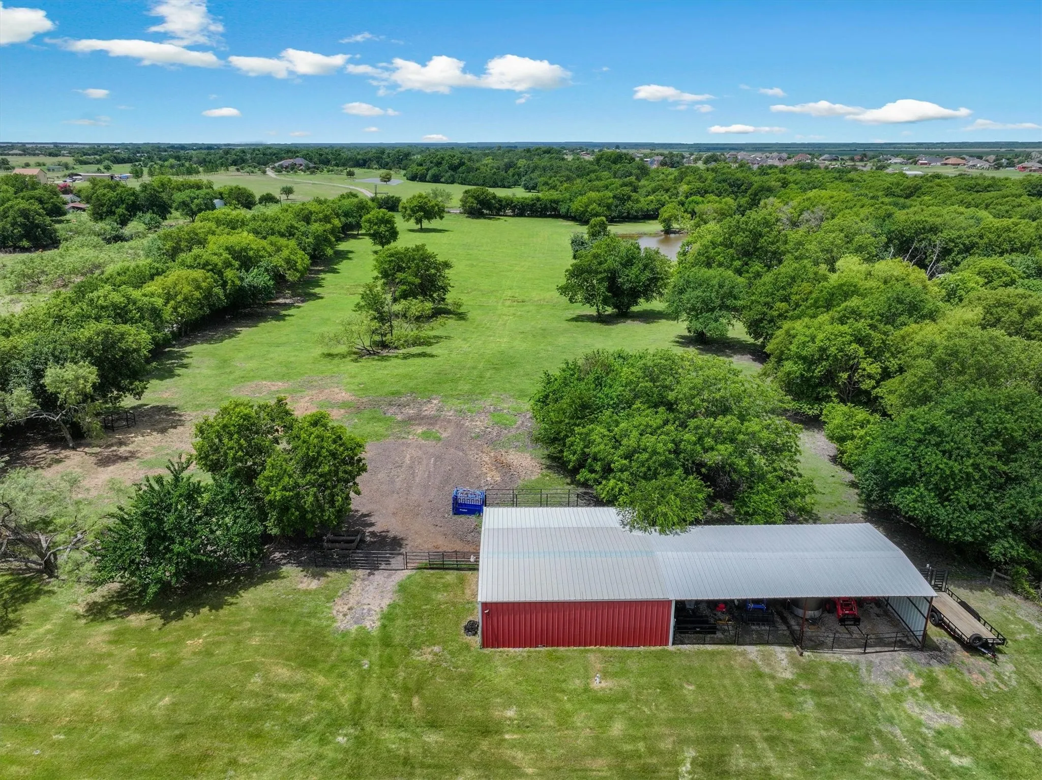 Single Family Residence For Sale in Kaufman County , 5811 County Road 4102, Kaufman, Texas 75142, 4 Bedroom, 4 Bathroom, 3 Garage spaces, 3,325 Sqft, built in 2011, mls#21330886, Real Estate Agent in Kaufman, Homes For Sale in Kaufman county, Homes For Sale in Kaufman, Realtor in Kaufman Texas, Real Estate Brokerage Independent Realty Texas, Luminita Cordes Realtor
