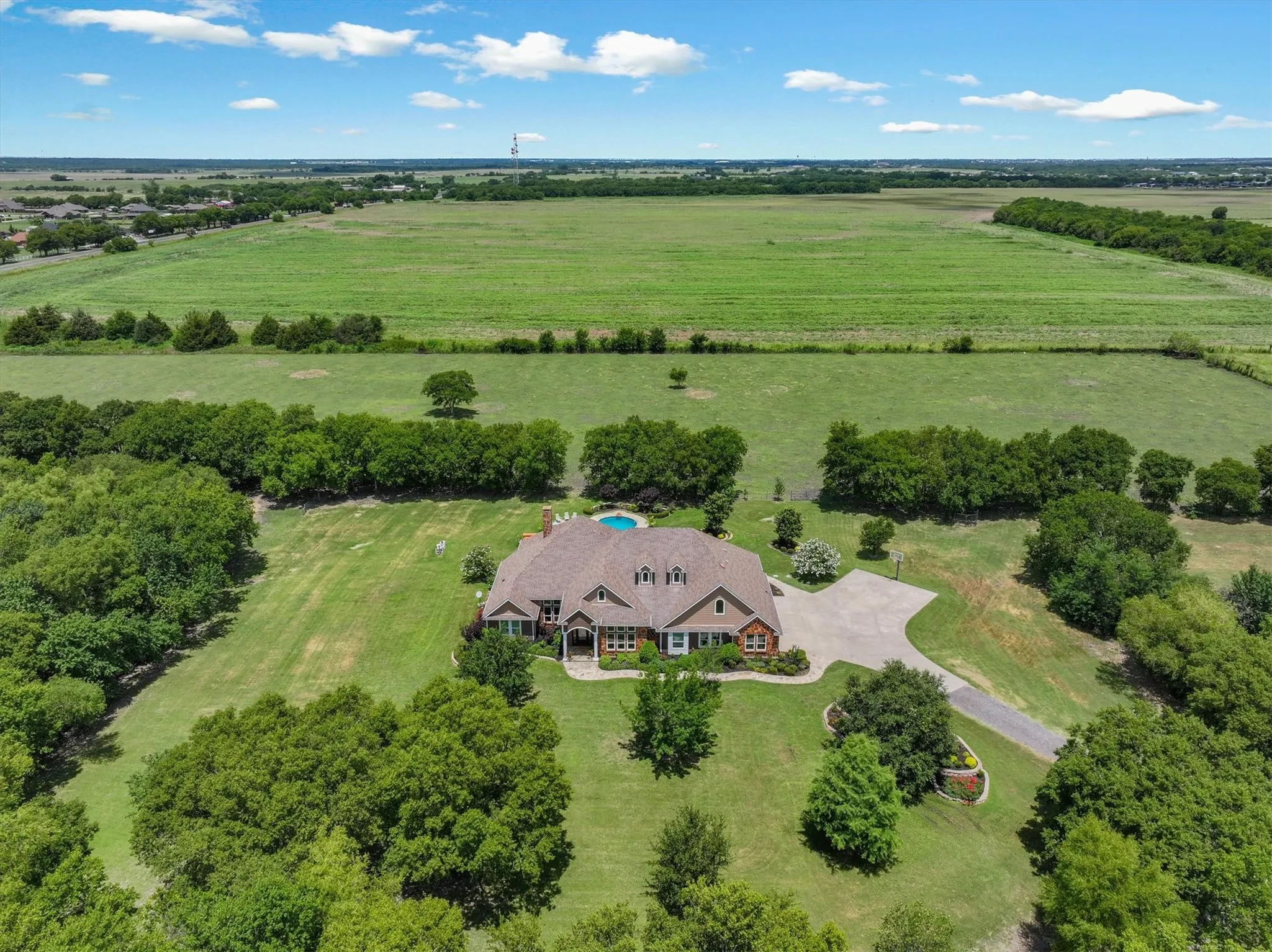 Single Family Residence For Sale in Kaufman County , 5811 County Road 4102, Kaufman, Texas 75142, 4 Bedroom, 4 Bathroom, 3 Garage spaces, 3,325 Sqft, built in 2011, mls#21330886, Real Estate Agent in Kaufman, Homes For Sale in Kaufman county, Homes For Sale in Kaufman, Realtor in Kaufman Texas, Real Estate Brokerage Independent Realty Texas, Luminita Cordes Realtor