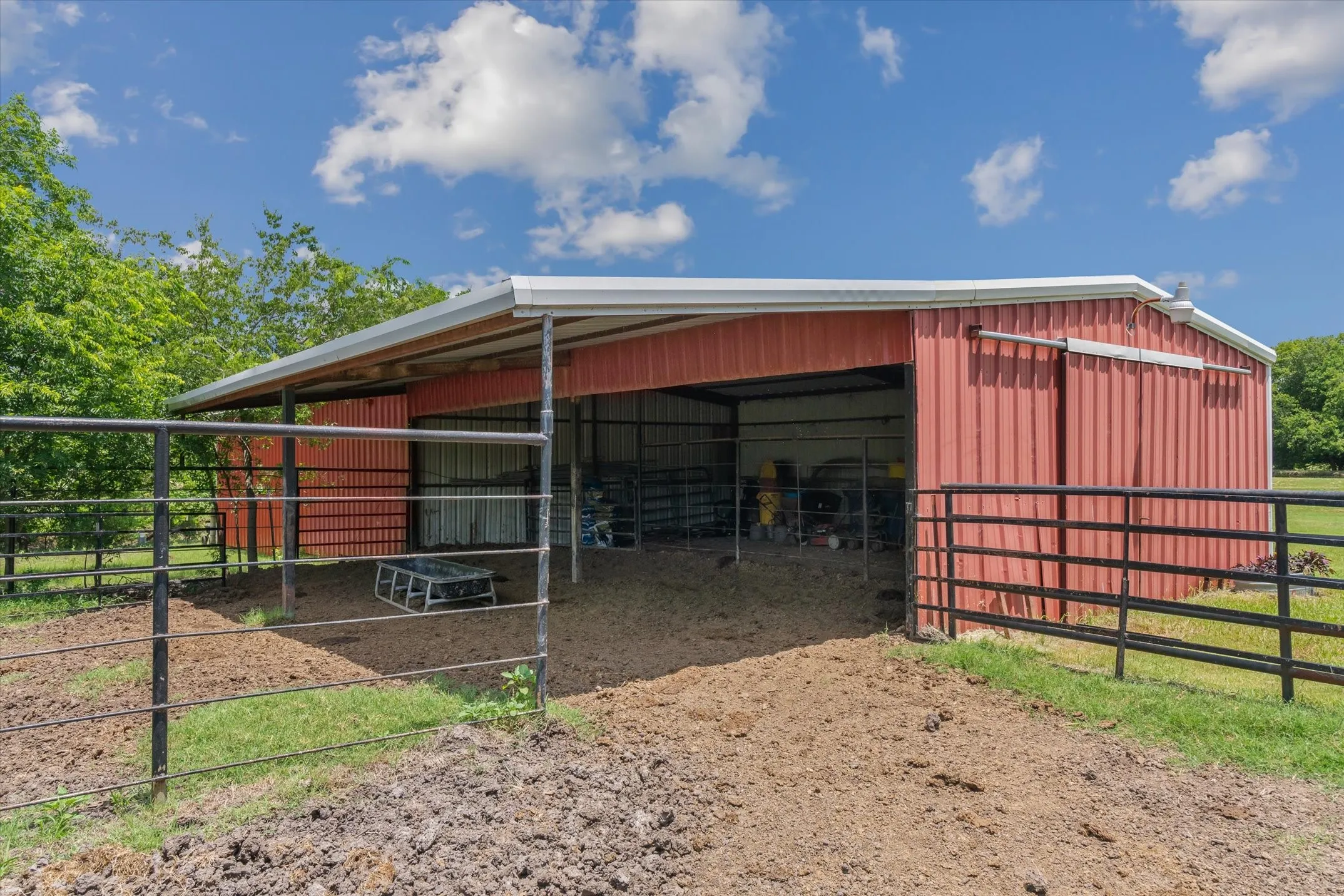 Single Family Residence For Sale in Kaufman County , 5811 County Road 4102, Kaufman, Texas 75142, 4 Bedroom, 4 Bathroom, 3 Garage spaces, 3,325 Sqft, built in 2011, mls#21330886, Real Estate Agent in Kaufman, Homes For Sale in Kaufman county, Homes For Sale in Kaufman, Realtor in Kaufman Texas, Real Estate Brokerage Independent Realty Texas, Luminita Cordes Realtor